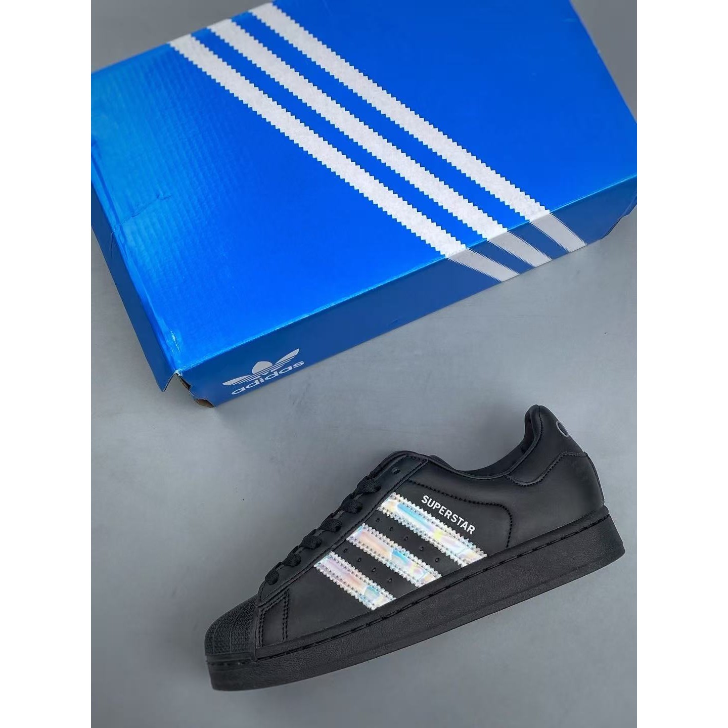 <p>Adidas Originals Superstar 休闲运动板鞋(黑)</p>