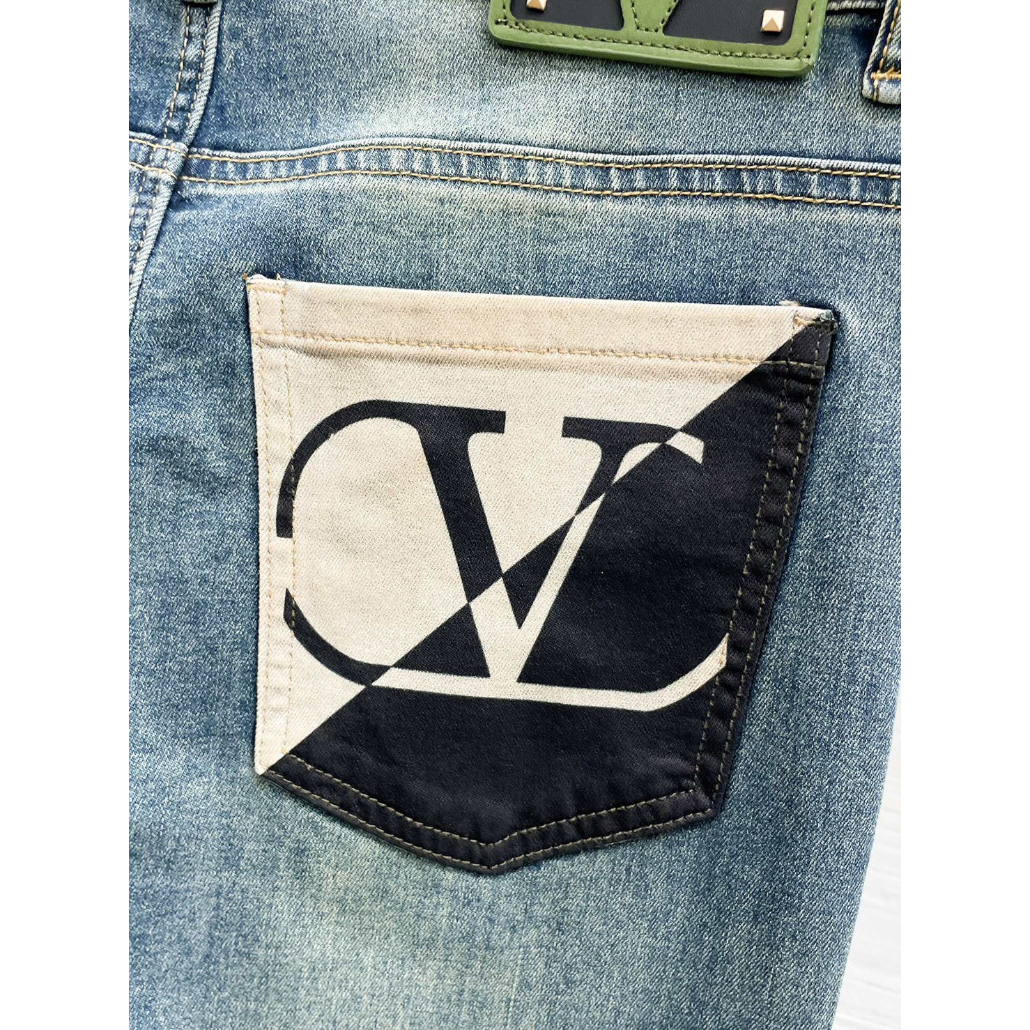 <p>VALENTION 牛仔裤</p>