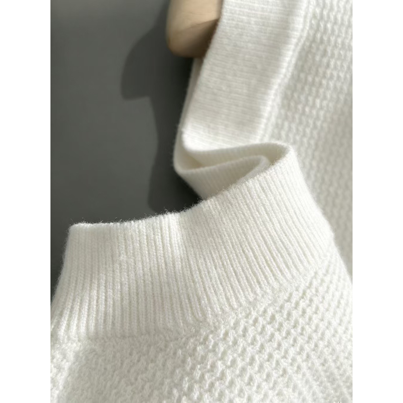 <p>Loro Piana V领针织马甲(白)</p>