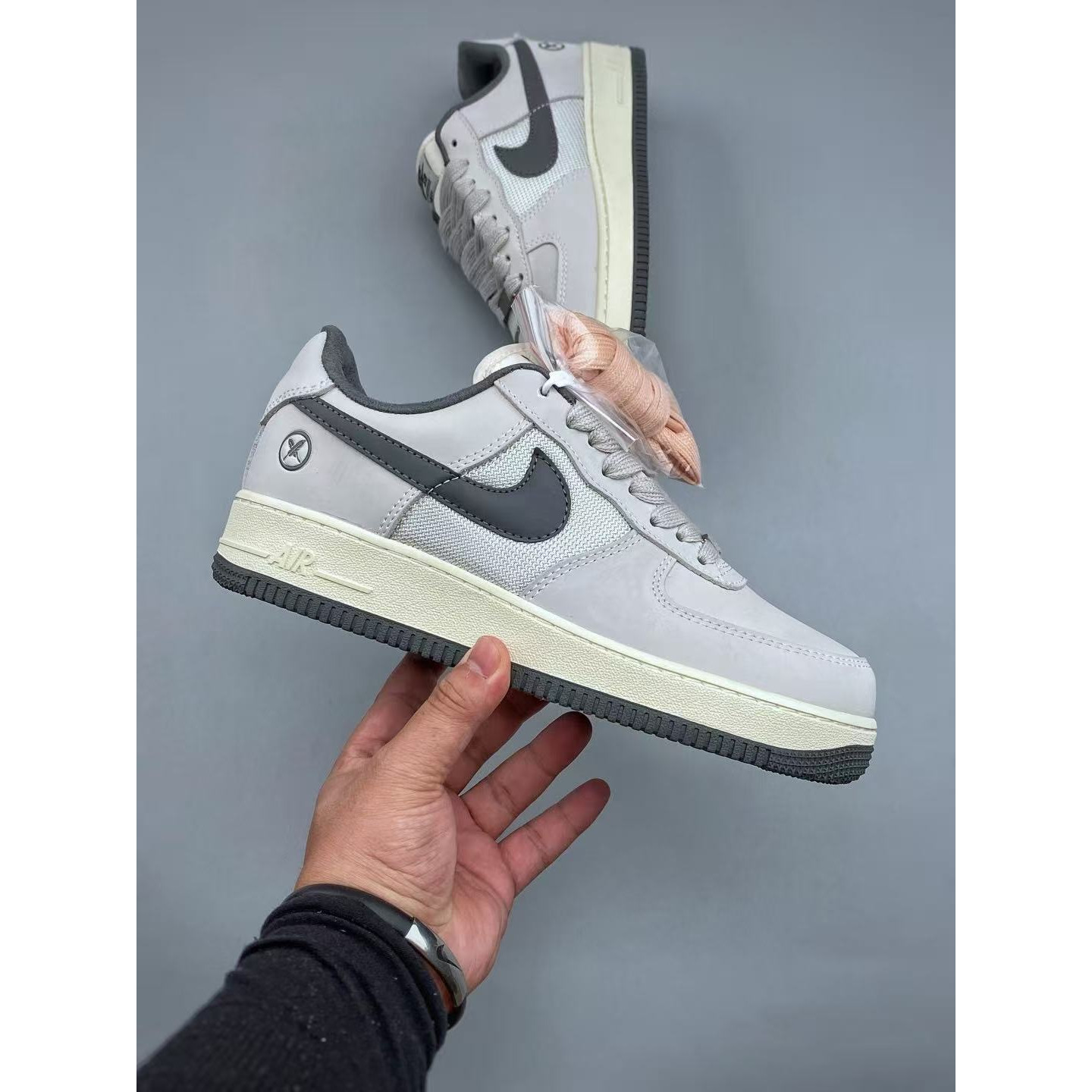 <p>NIKE AIR FORCE 1 LOW&nbsp; 休闲鞋(灰)&nbsp;</p>