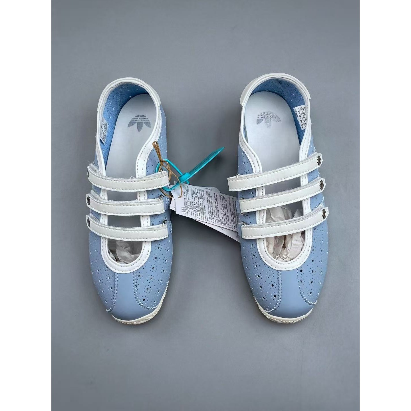<p>Adidas 玛丽珍鞋(藍)</p>
