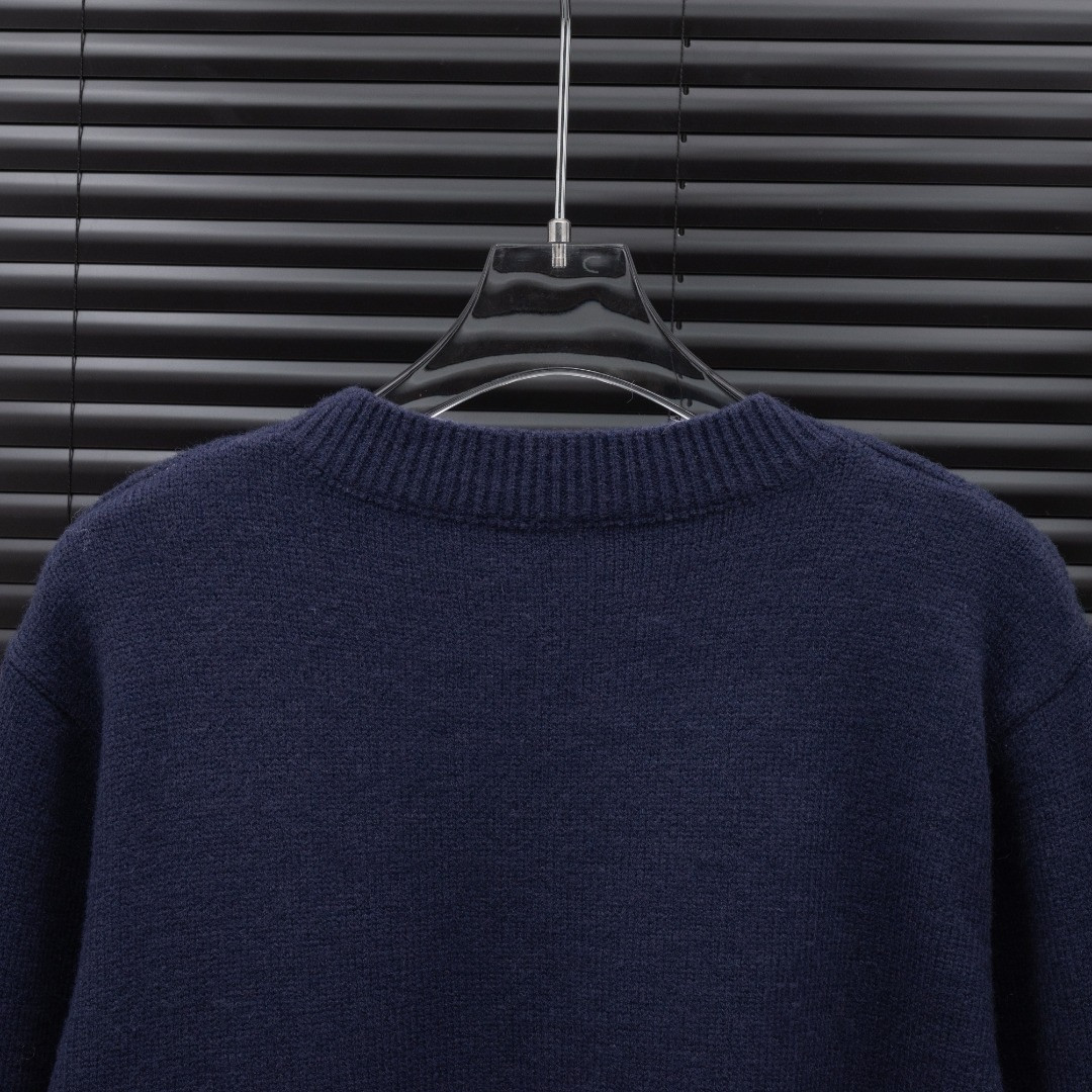 <p>BURBERRY&nbsp;战马 LOGO长袖毛衣(藏青)</p>