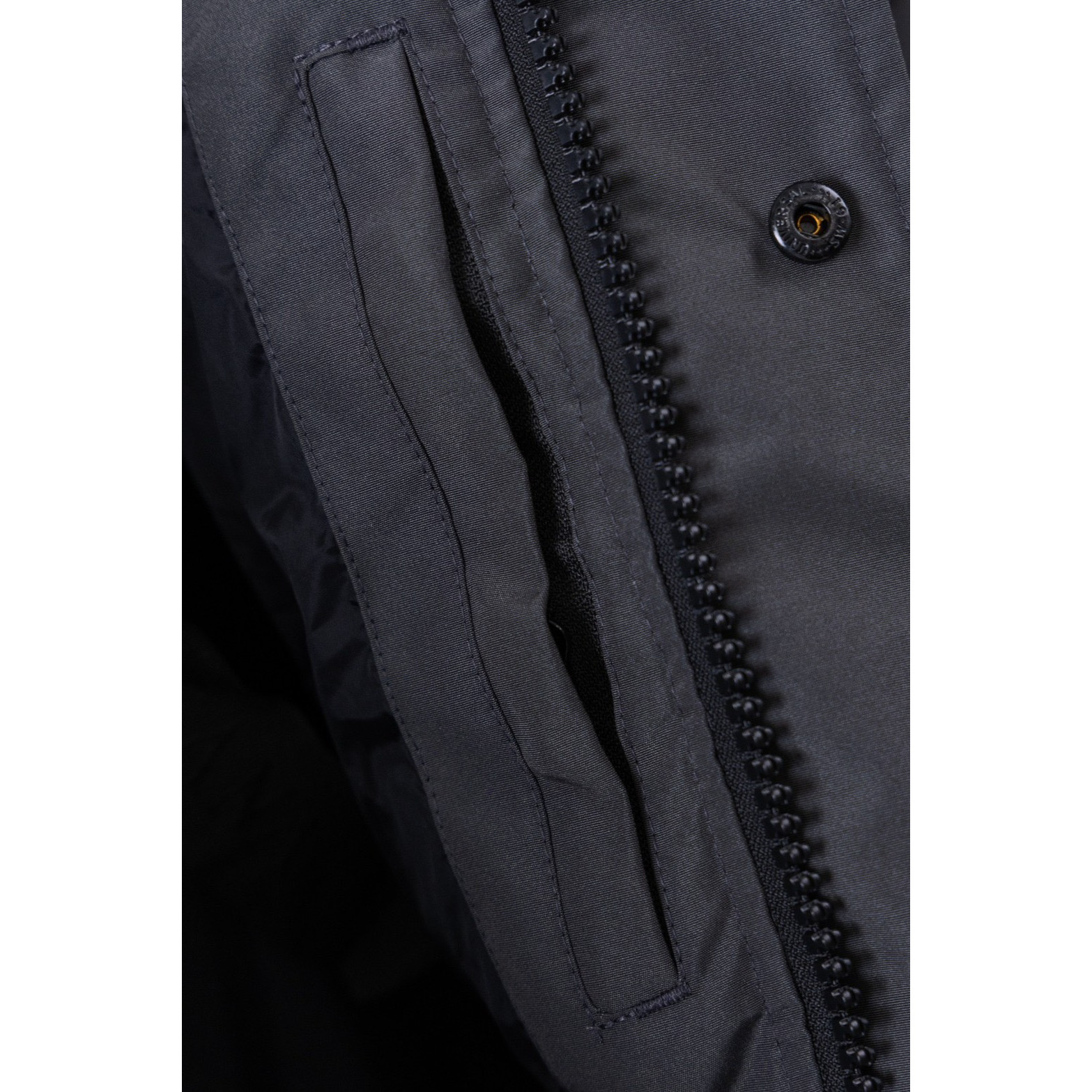 <p>Canada Goose 17款 Macmillan Parka 麦克米伦 系列男士派克羽绒服(石墨灰)</p>