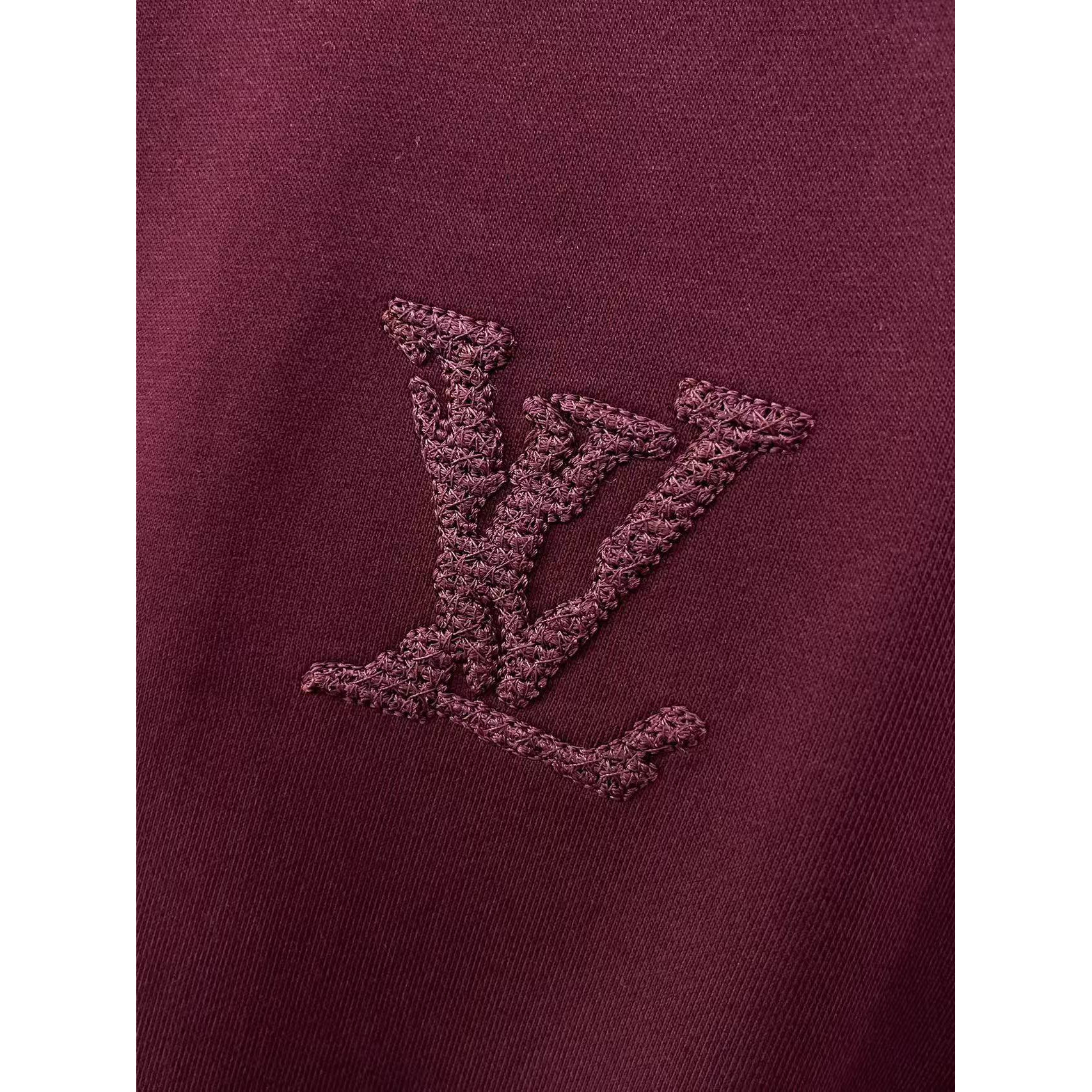 <p>LV 圓領長袖T恤(酒紅)</p>