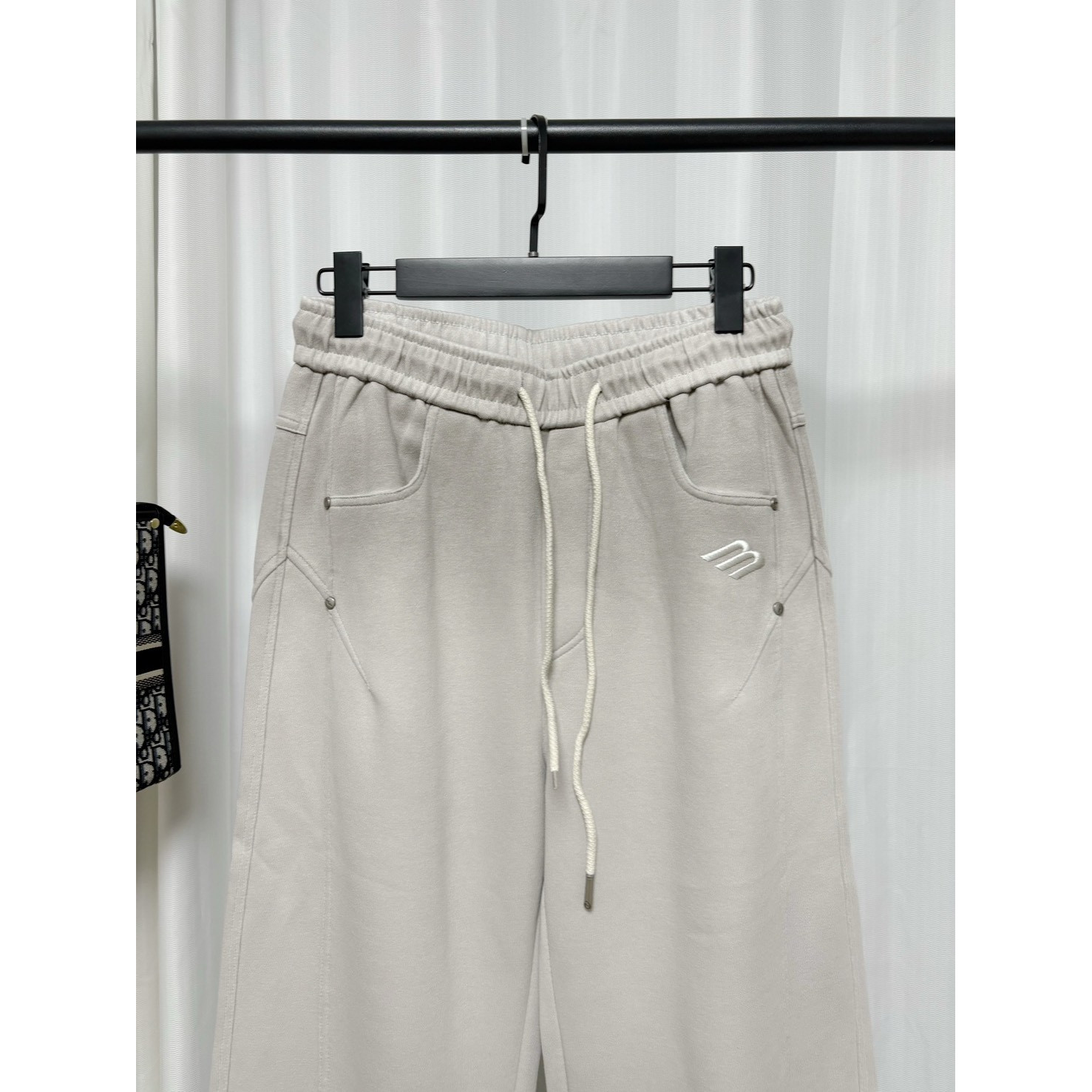 <p>Balenciaga 休闲长裤</p>