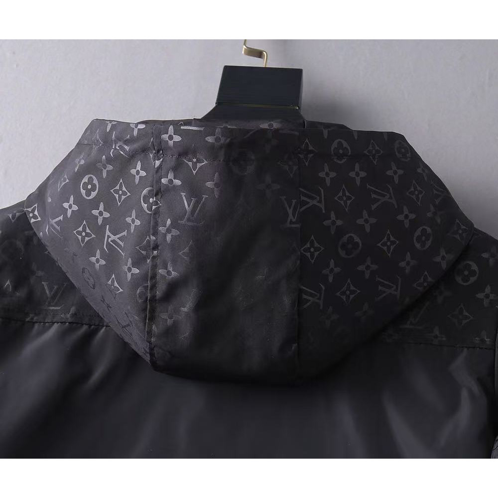 <p>LV 男士夹克外套(黑)</p>