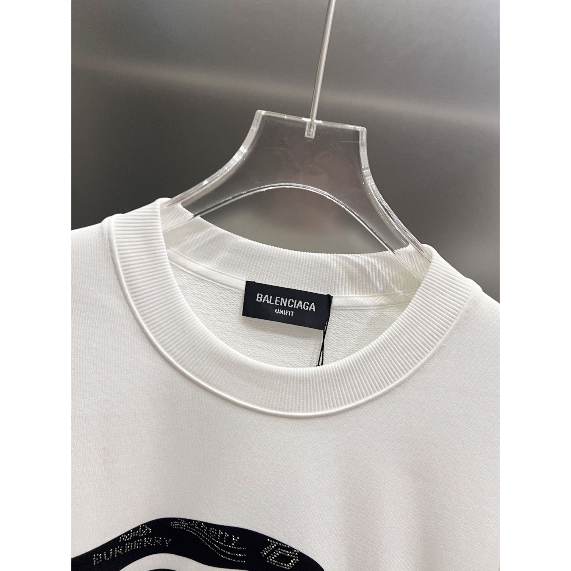 <p>Balenciaga 圆领长袖卫衣(白)</p>