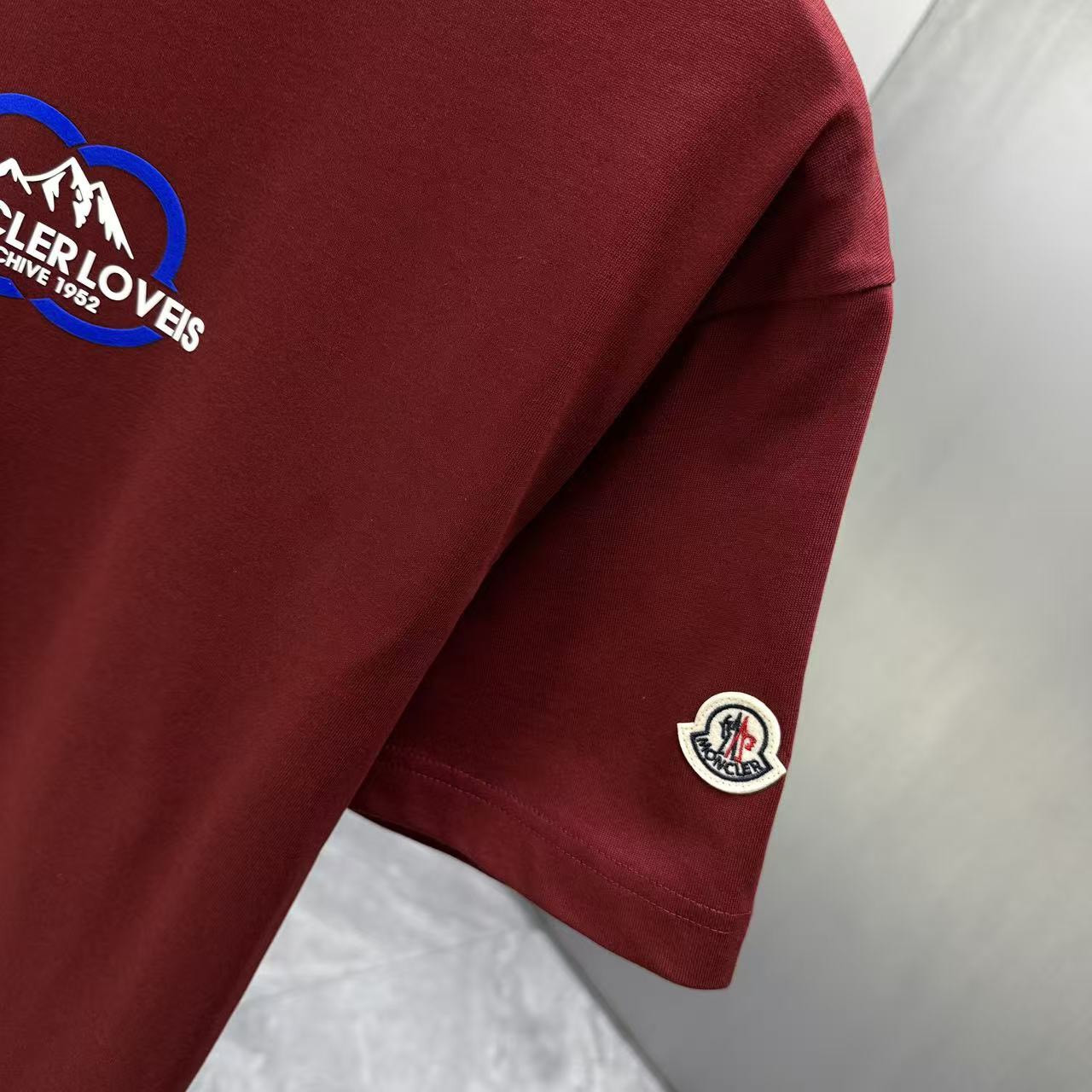 <p>Moncler 短袖T恤(深紅)</p>
