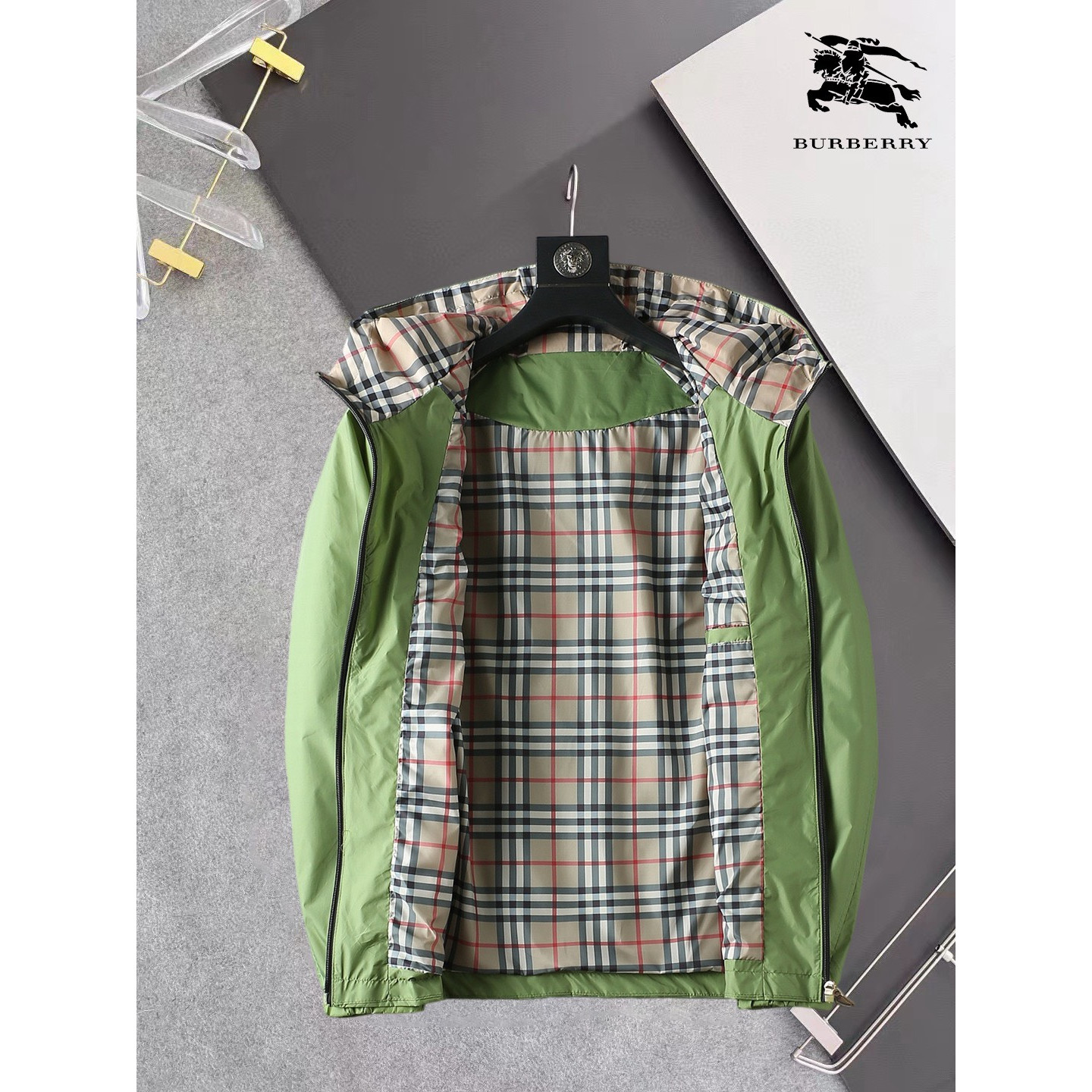 <p>BURBERRY 夹克外套(时尚设计师款)(綠)</p>