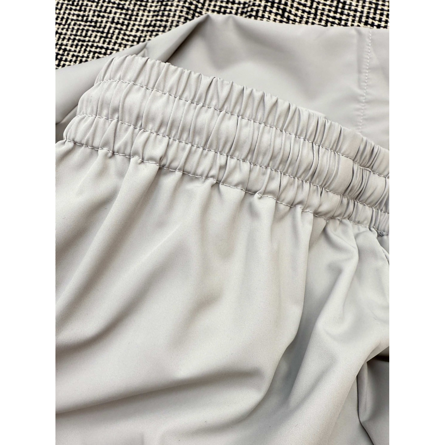 <p>Balenciaga 环圈字母刺绣撞色运动长裤(白)</p>