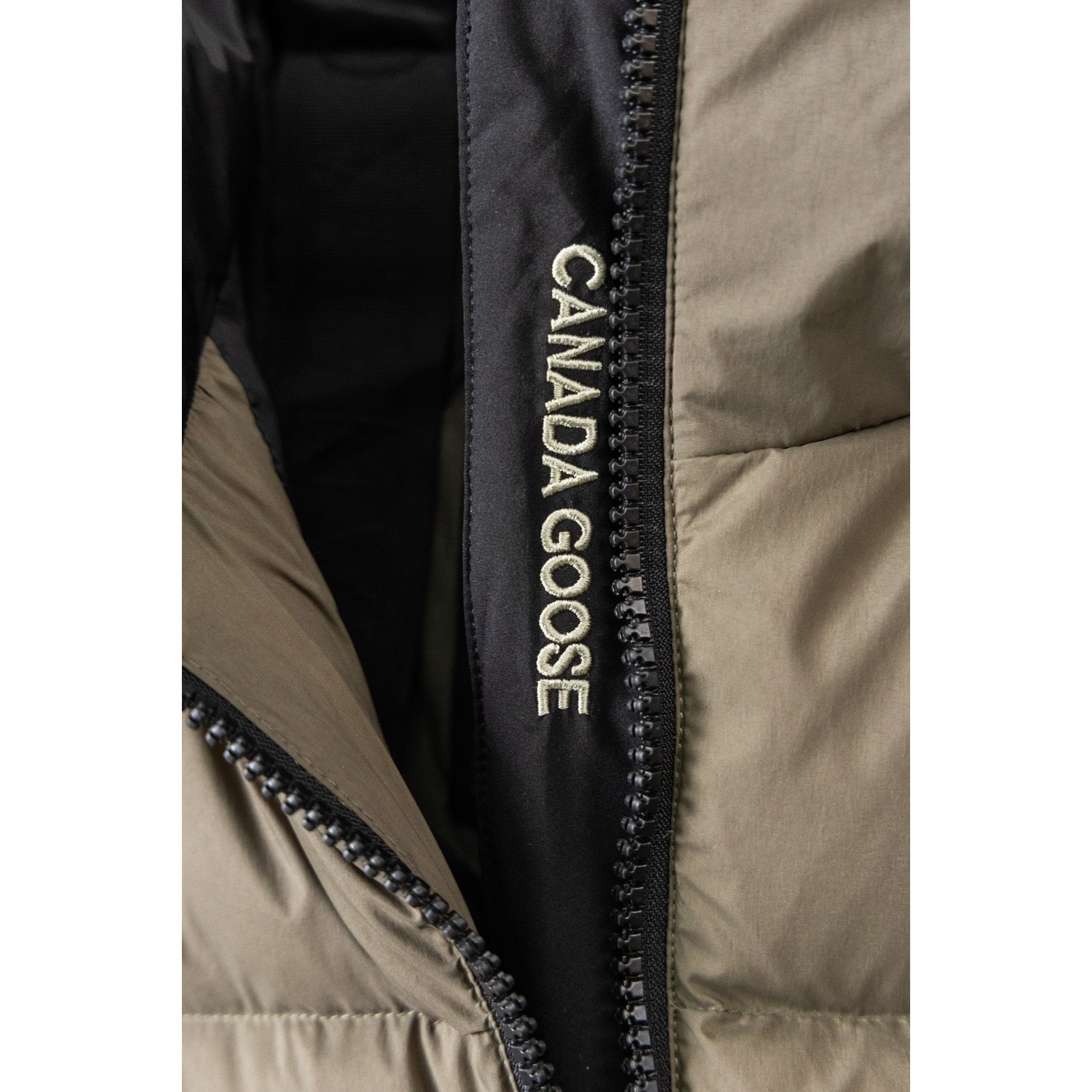 <p>Canada Goose Junction系列连帽羽绒服(欧阳娜娜二代)(棕色)</p>