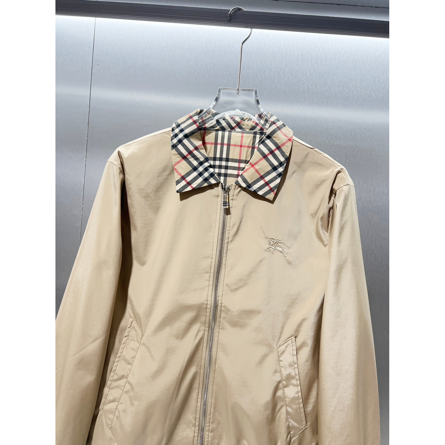 <p>BURBERRY&nbsp;夹克外套(杏)</p>