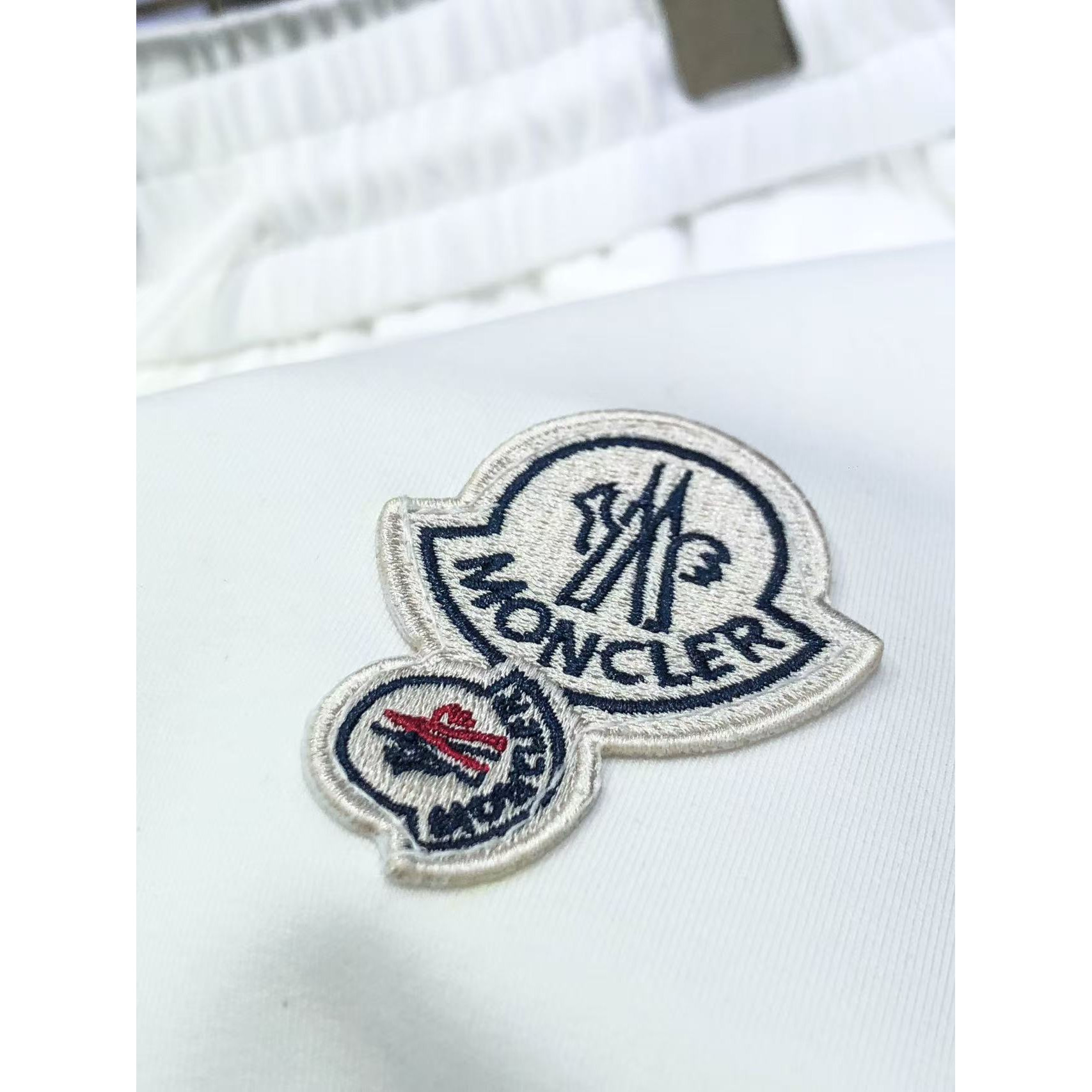 <p>MONCLER&nbsp;高品质时尚休闲裤(782955)</p>