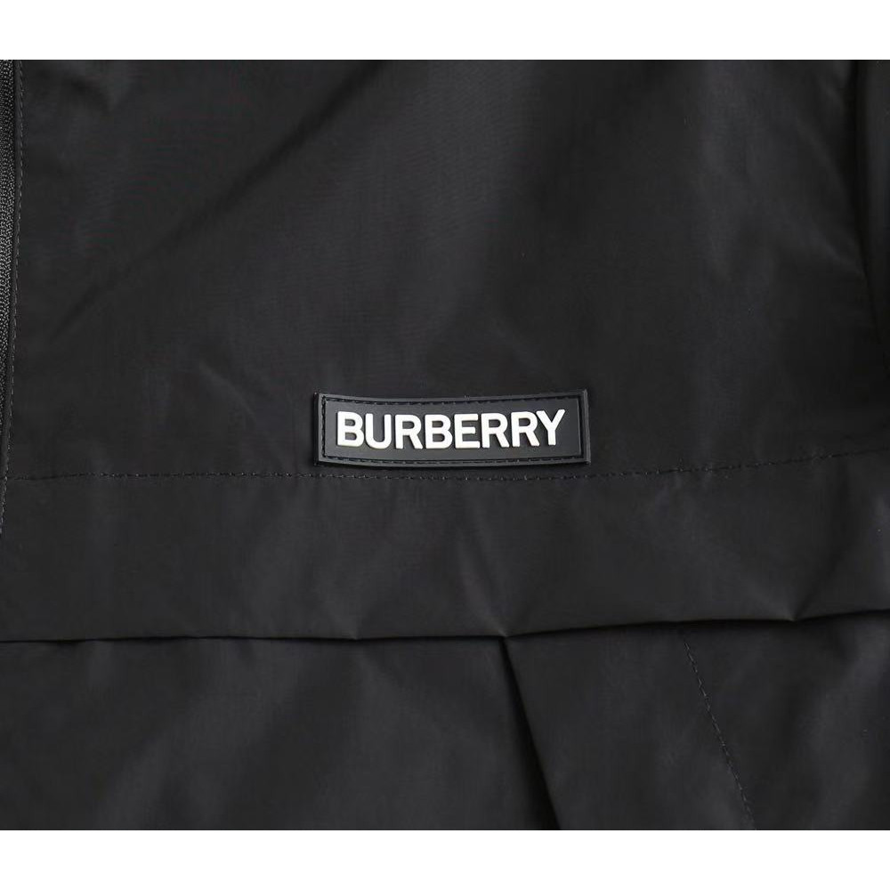 <p>BURBERRY&nbsp;男士夹克外套(黑)</p>