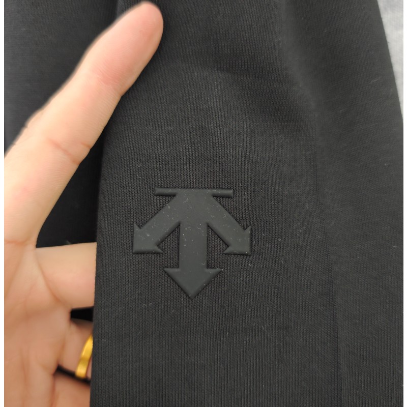 <p>DESCENTE 經典款棉 T (多色可選)</p>