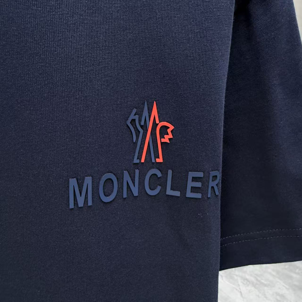 <p>Moncler 短袖T恤(黑)</p>