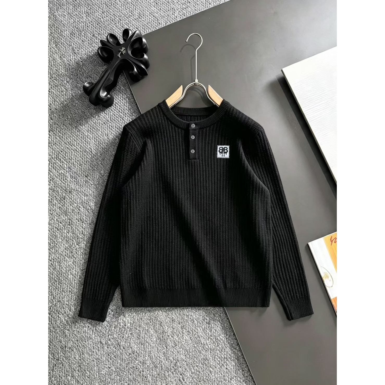 <p>Balenciaga&nbsp;高品质男士毛衣(黑)</p>