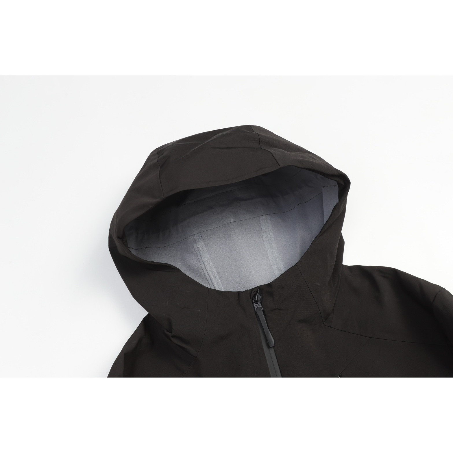 <p>Kolon Sport OT单拉链连帽冲锋衣(黑)</p>