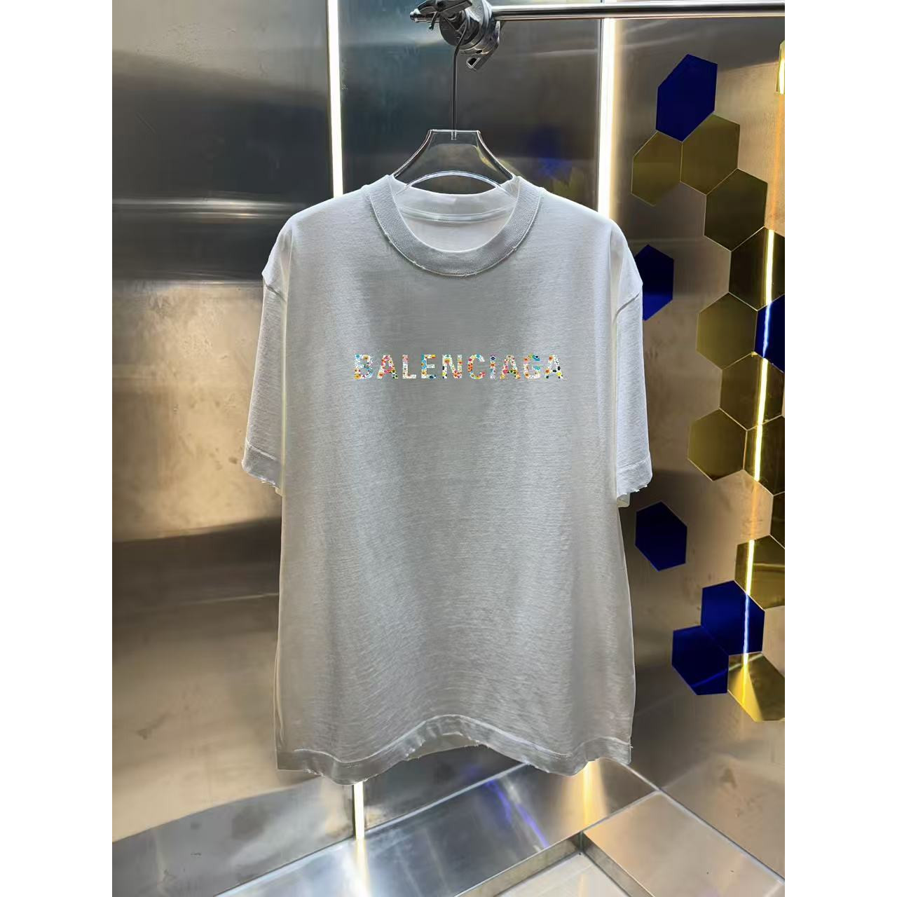 <p>Balenciaga 洗水磨破短袖T恤(洗水白)</p>
