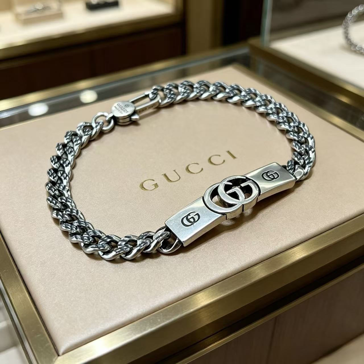 <p>GUCCI&nbsp;手链</p>