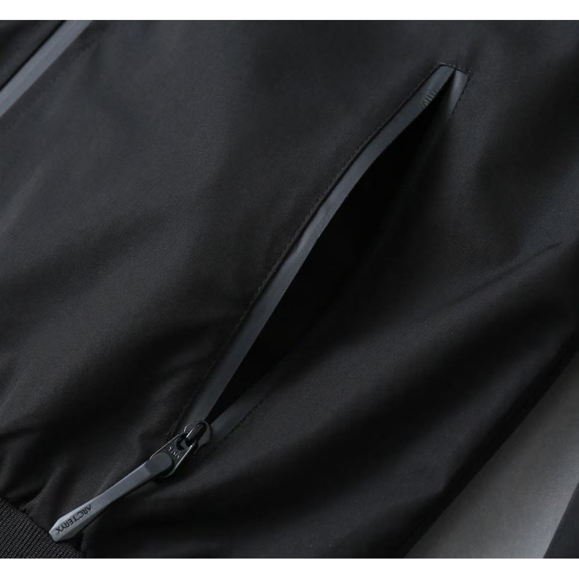<p>Arc'teryx 男士夹克外套(黑)</p>