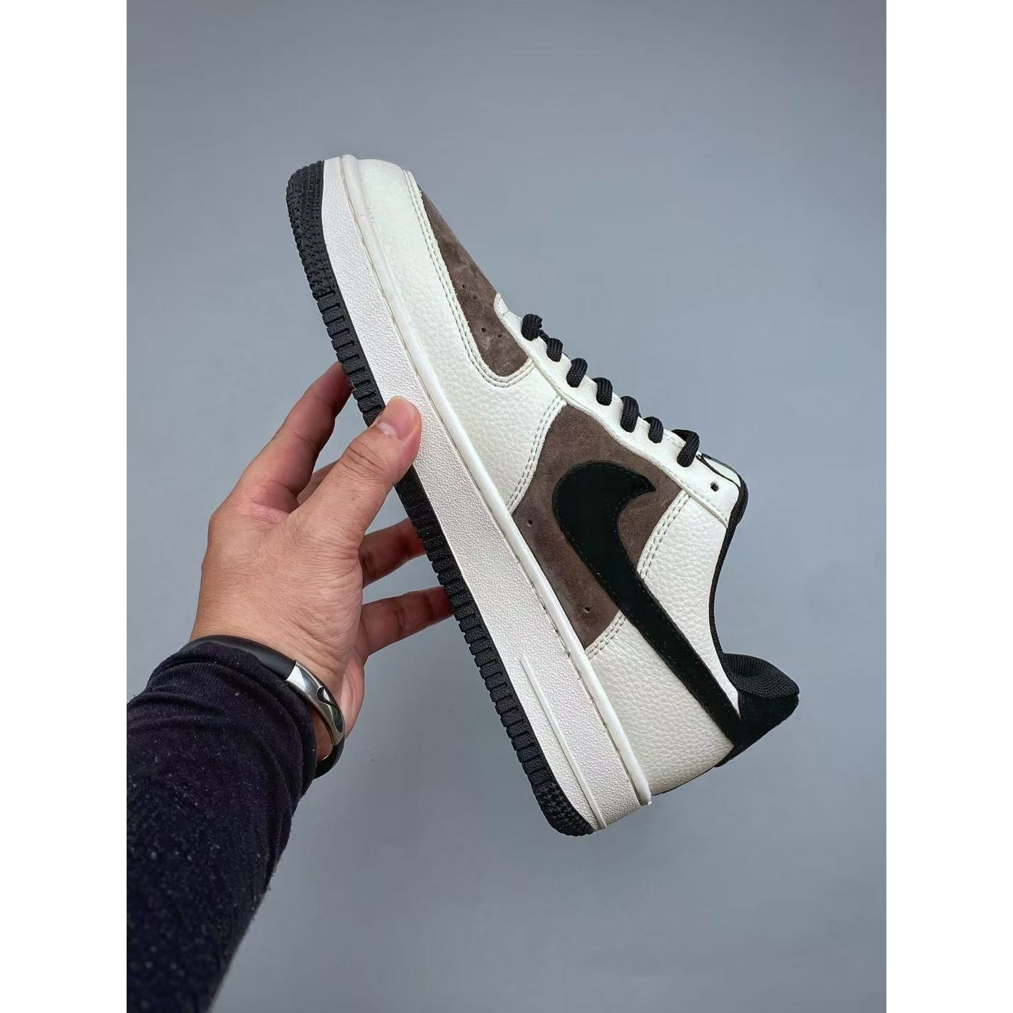 <p>Nike Air Force1 07 low &nbsp;联名款 112</p>