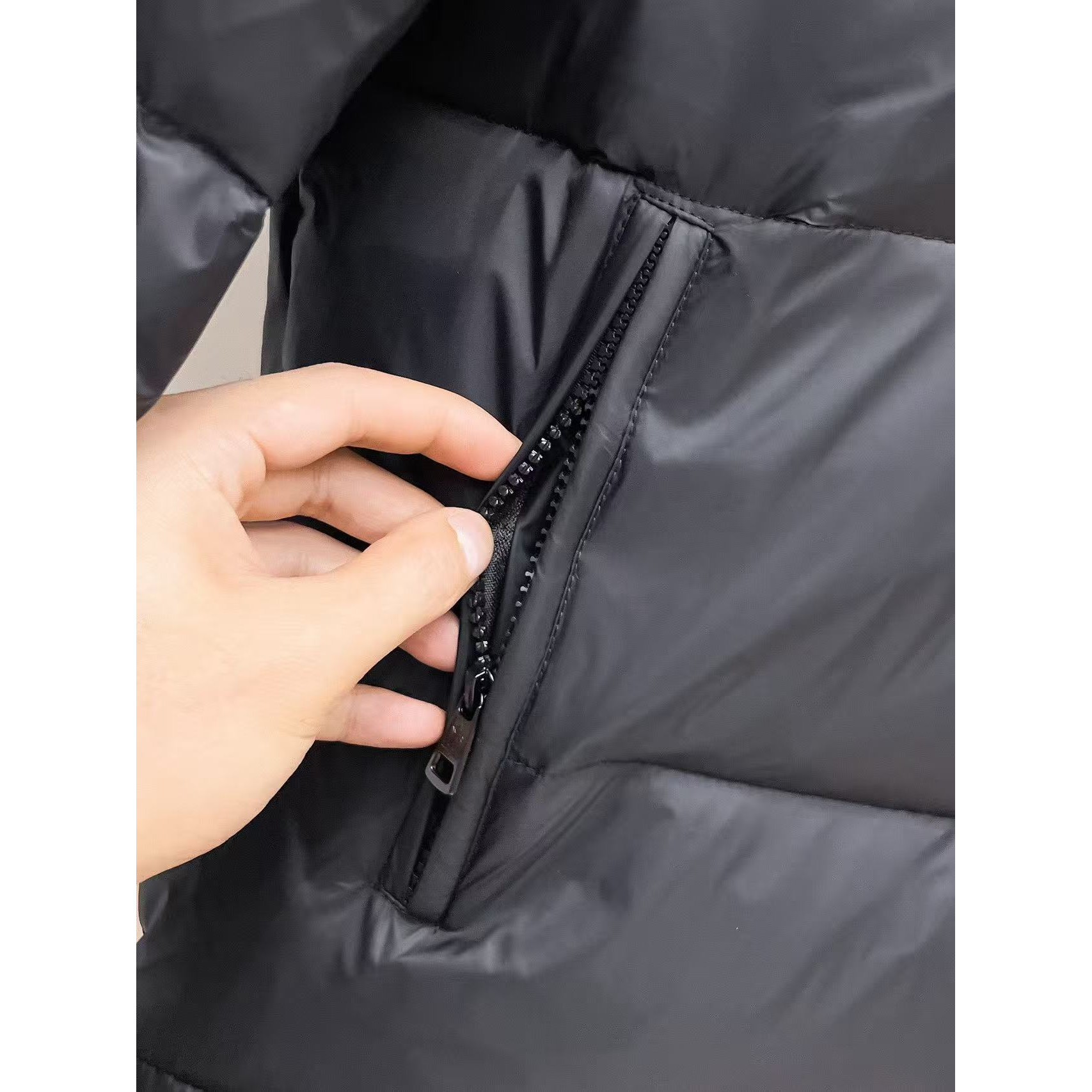 <p>MONCLER 秋冬新款羽绒服(黑)</p>
