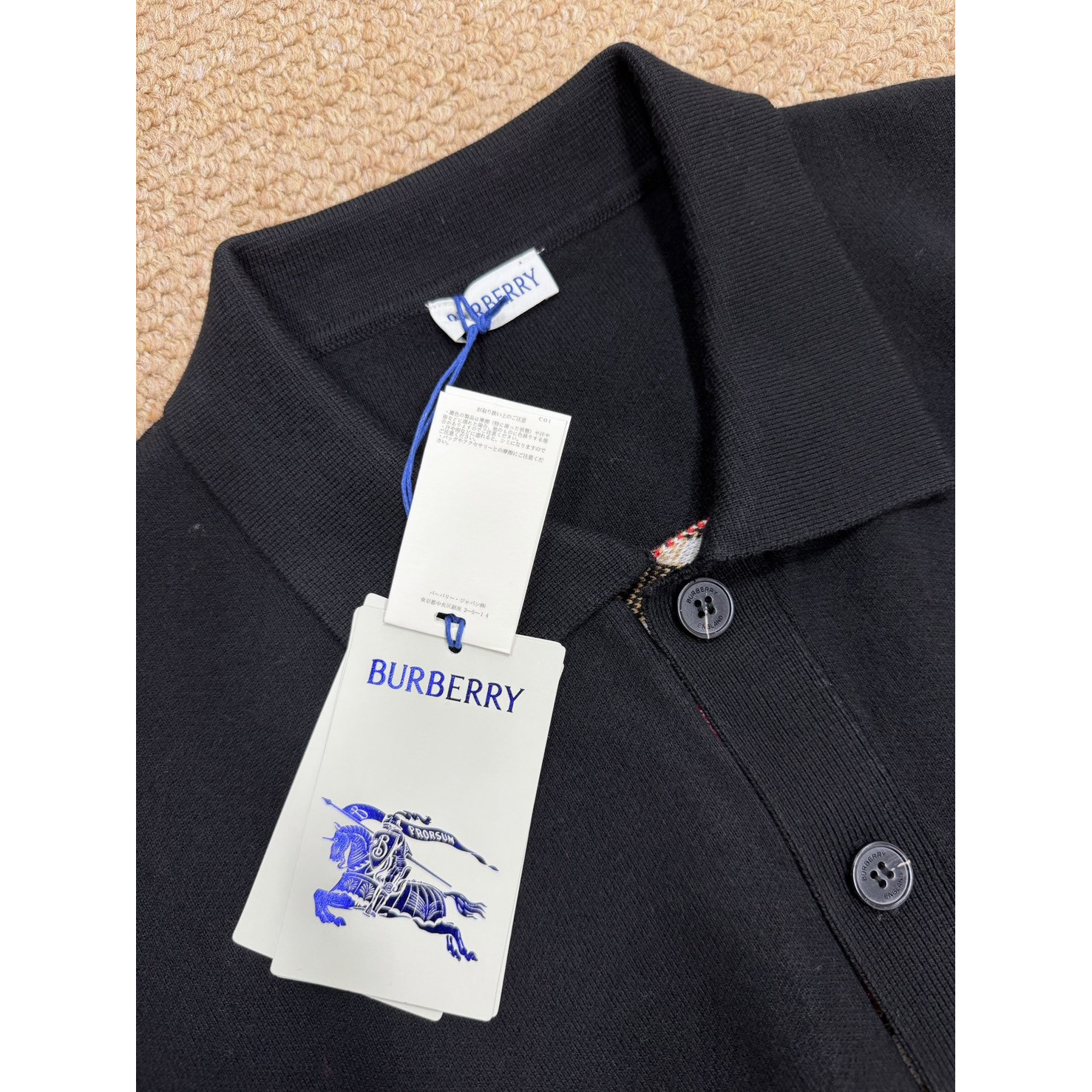 <p>Burberry 羊毛格纹装饰衣襟开衫衬衫(黑)</p>