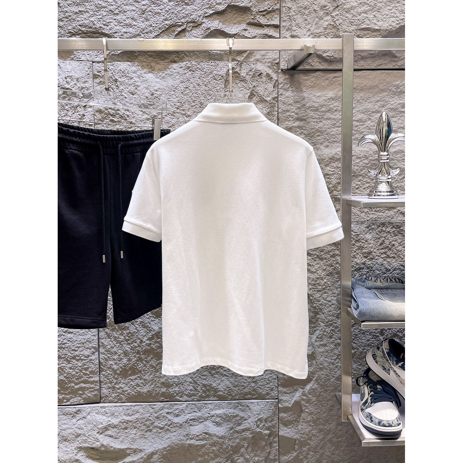 <p>MONCLER&nbsp;短袖翻领polo衫(白)</p>