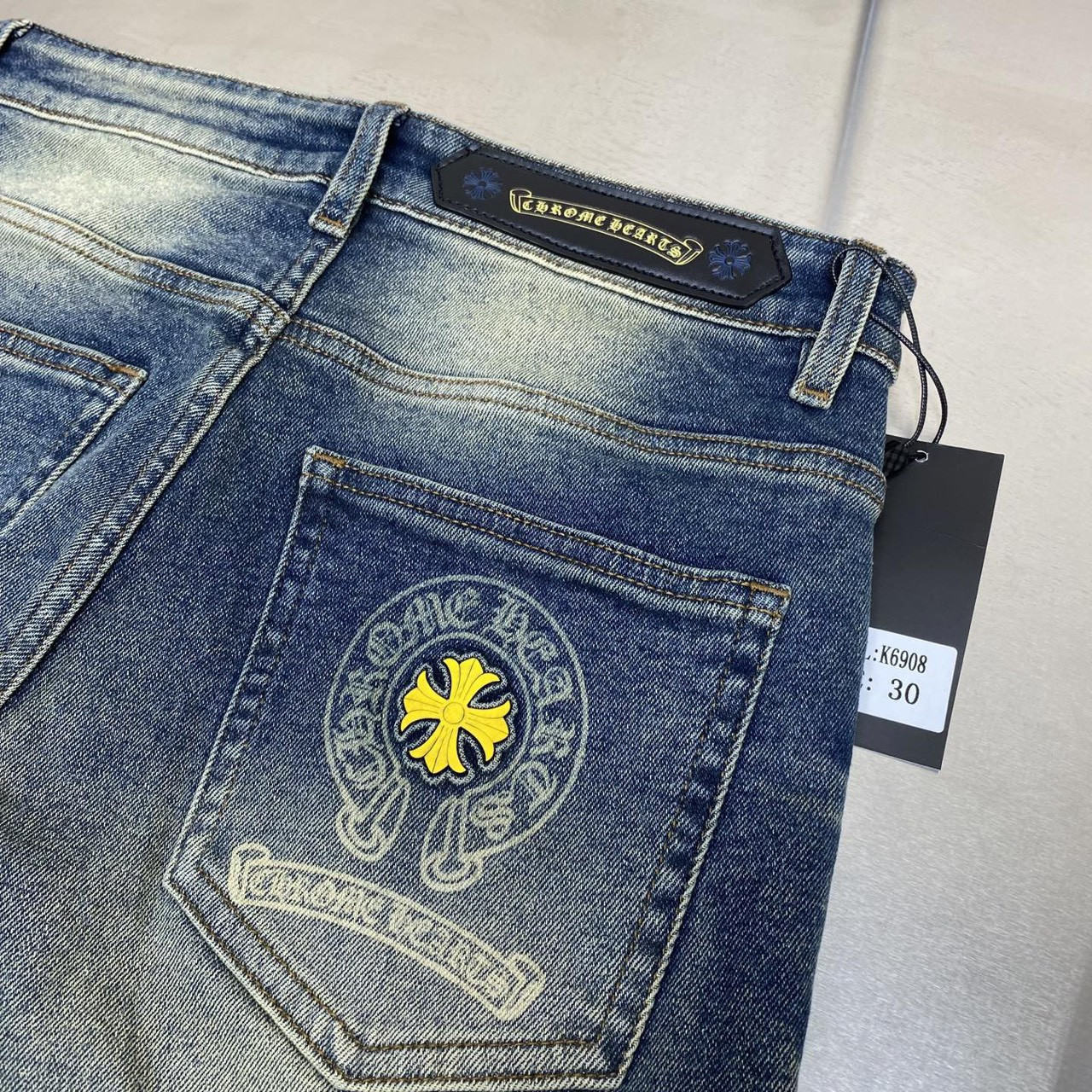 <p>CHROME HEARTS 丹宁水洗牛仔裤(6908)</p>