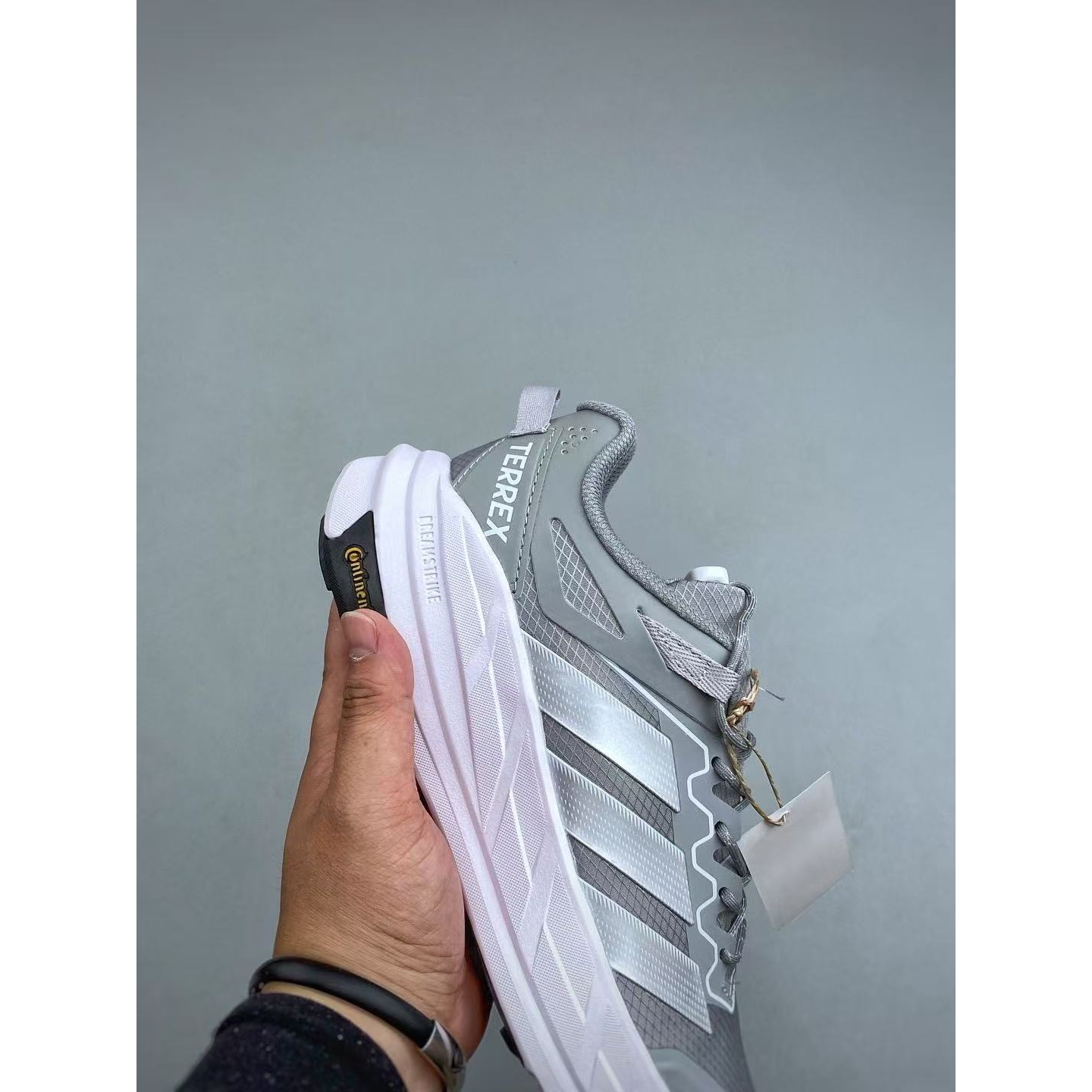 <p>Adidas Terrex Freehiker LT 运动跑步鞋(灰)</p>