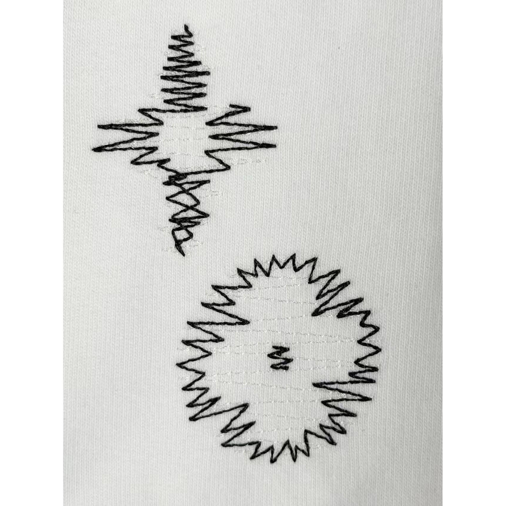 <p>LV 刺绣圆领卫衣(白)</p>