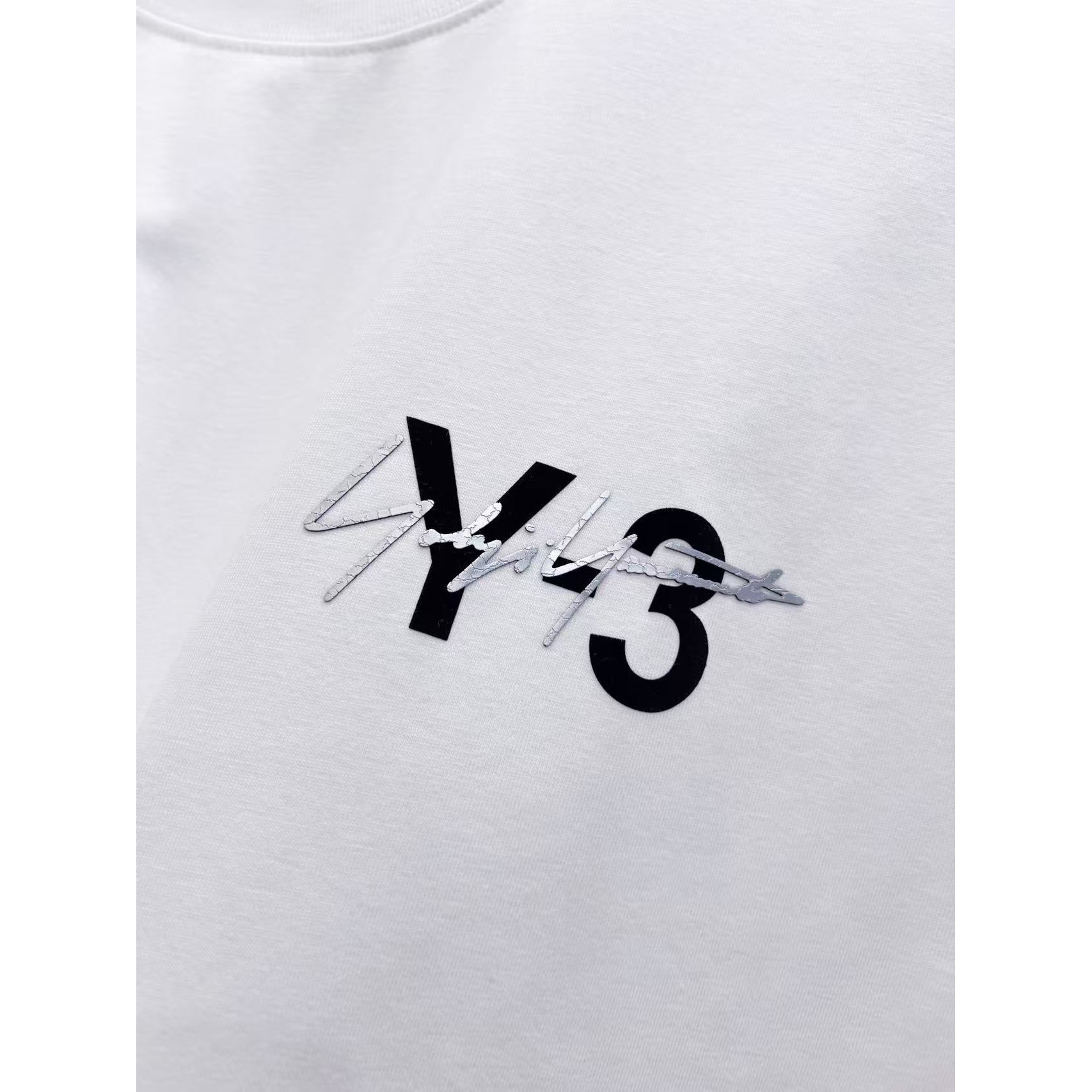 <p>Y-3 短袖圆领T恤(白)</p>