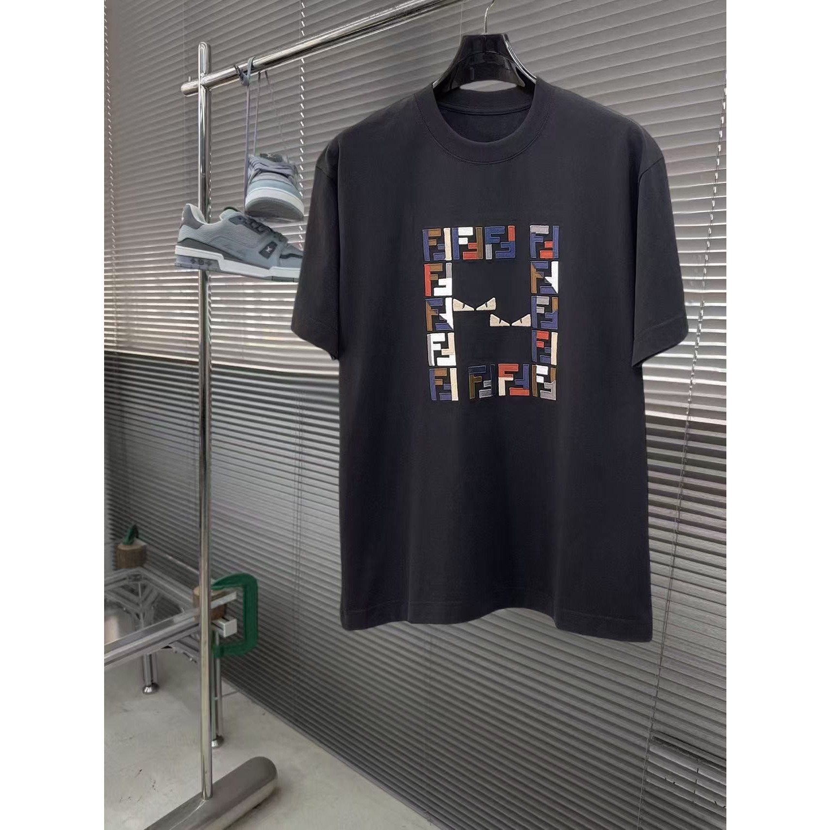 <p>FENDI 专柜新款短袖T恤(黑)</p>