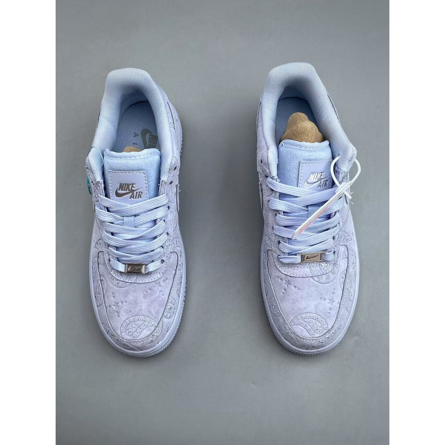 <p>NIKE AIR FORCE 1 '07 LV8 (白)</p>