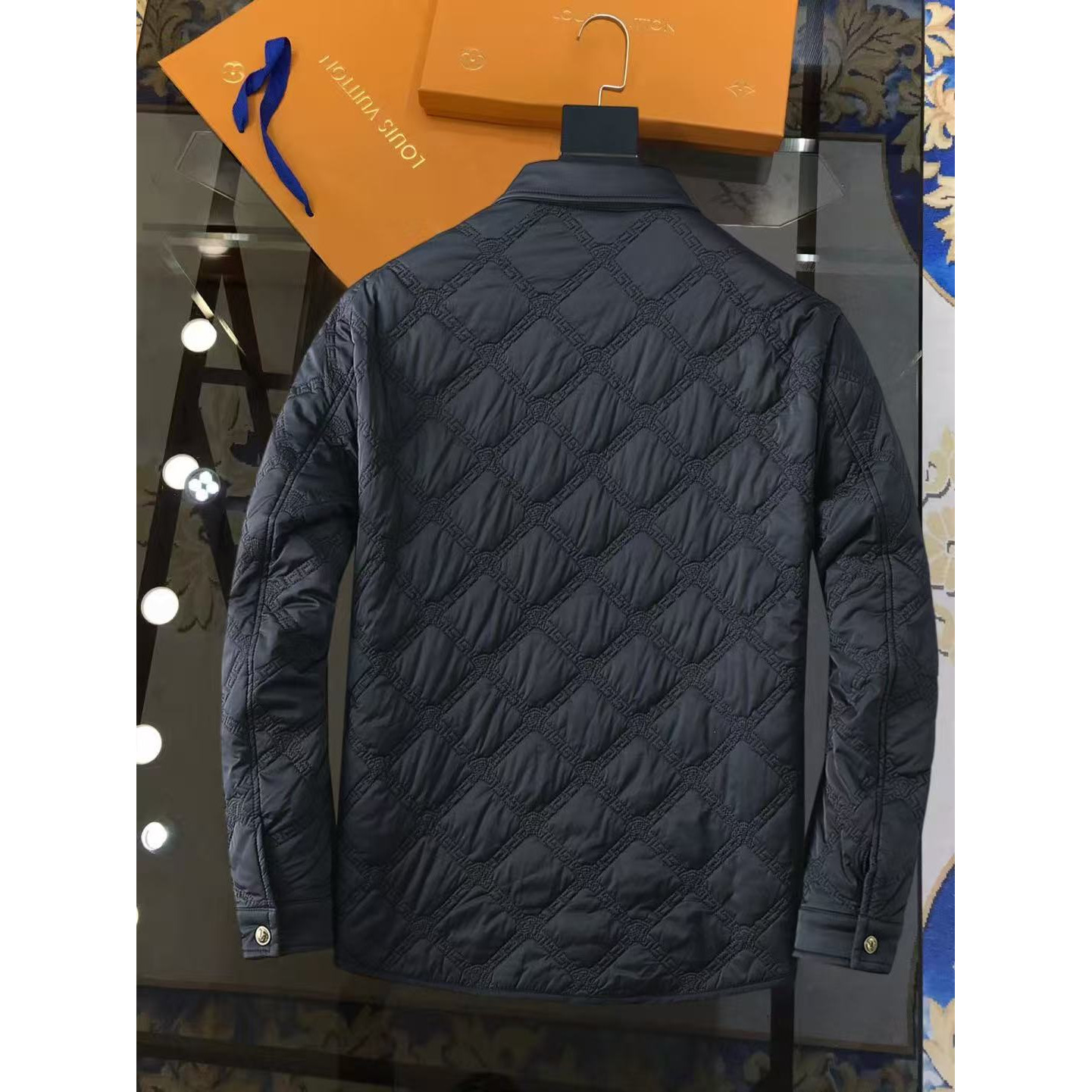 <p>LV 加厚棉服外套(黑)</p>