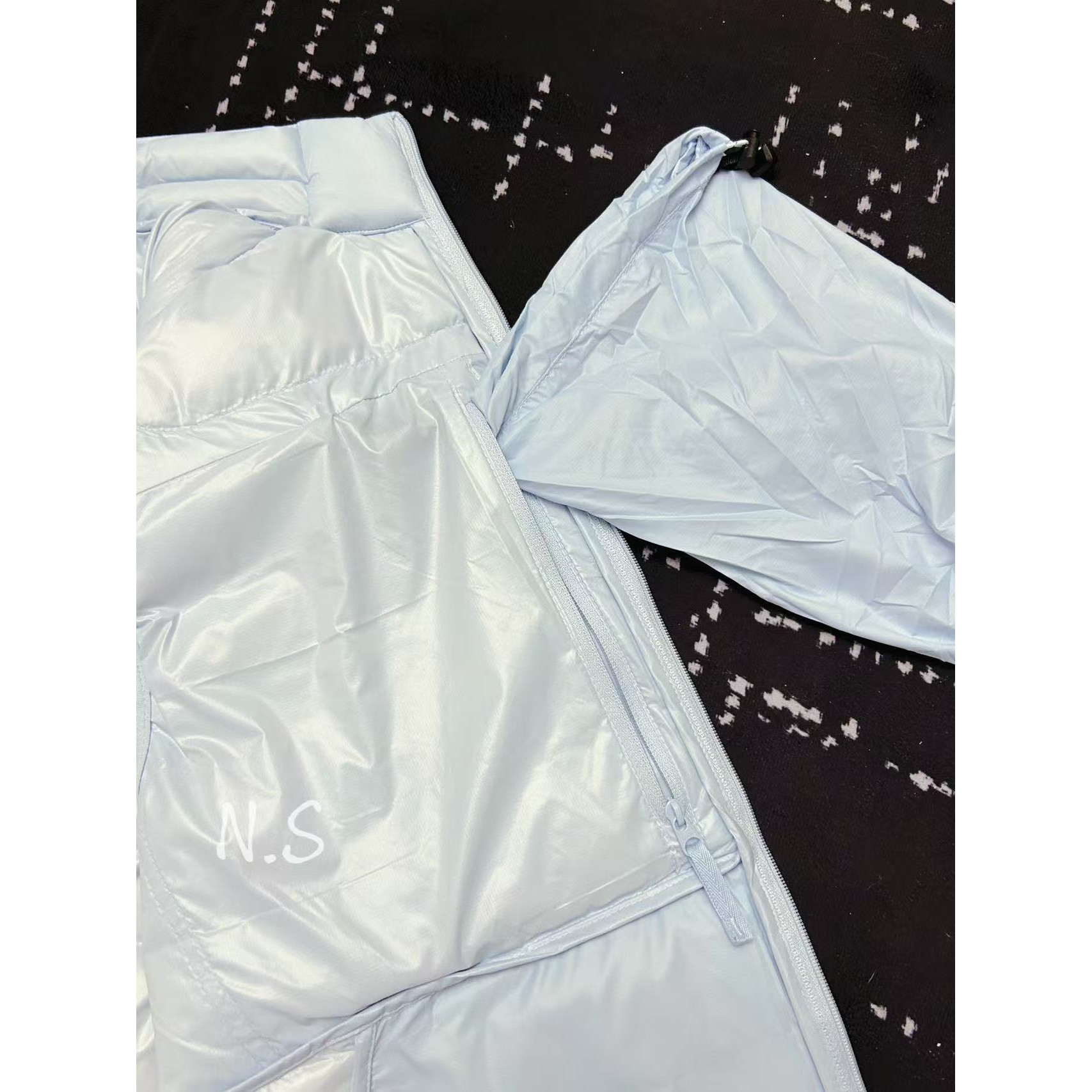 <p>Arc'teryx 立领鹅绒马甲(以太蓝)</p>