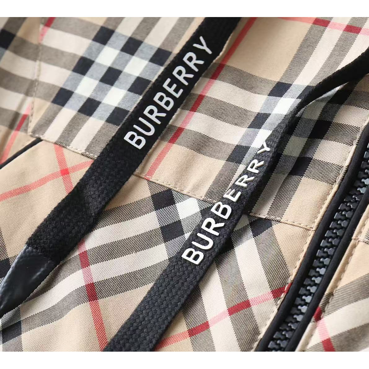 <p>BURBERRY 男士夹克外套(800825)</p>