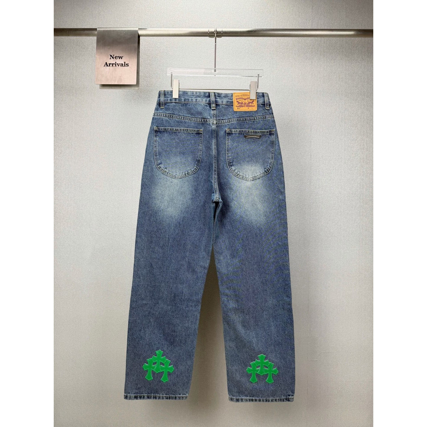 <p>CHROME HEARTS 绿十字架牛仔裤</p>