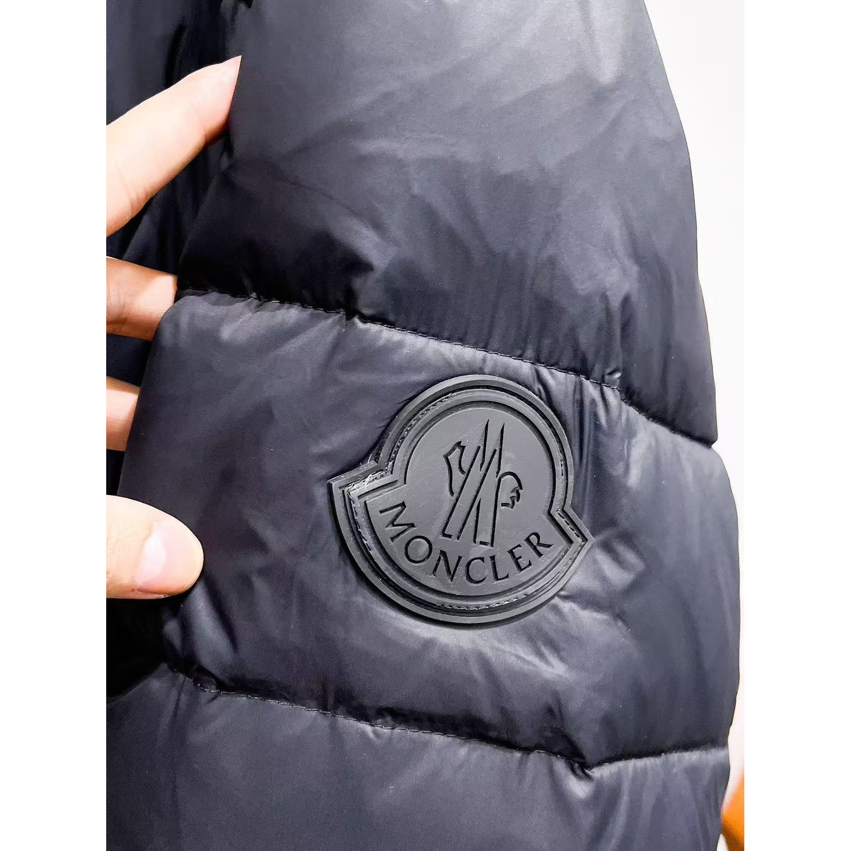 <p>MONCLER 秋冬新款羽绒服(藏青)</p>