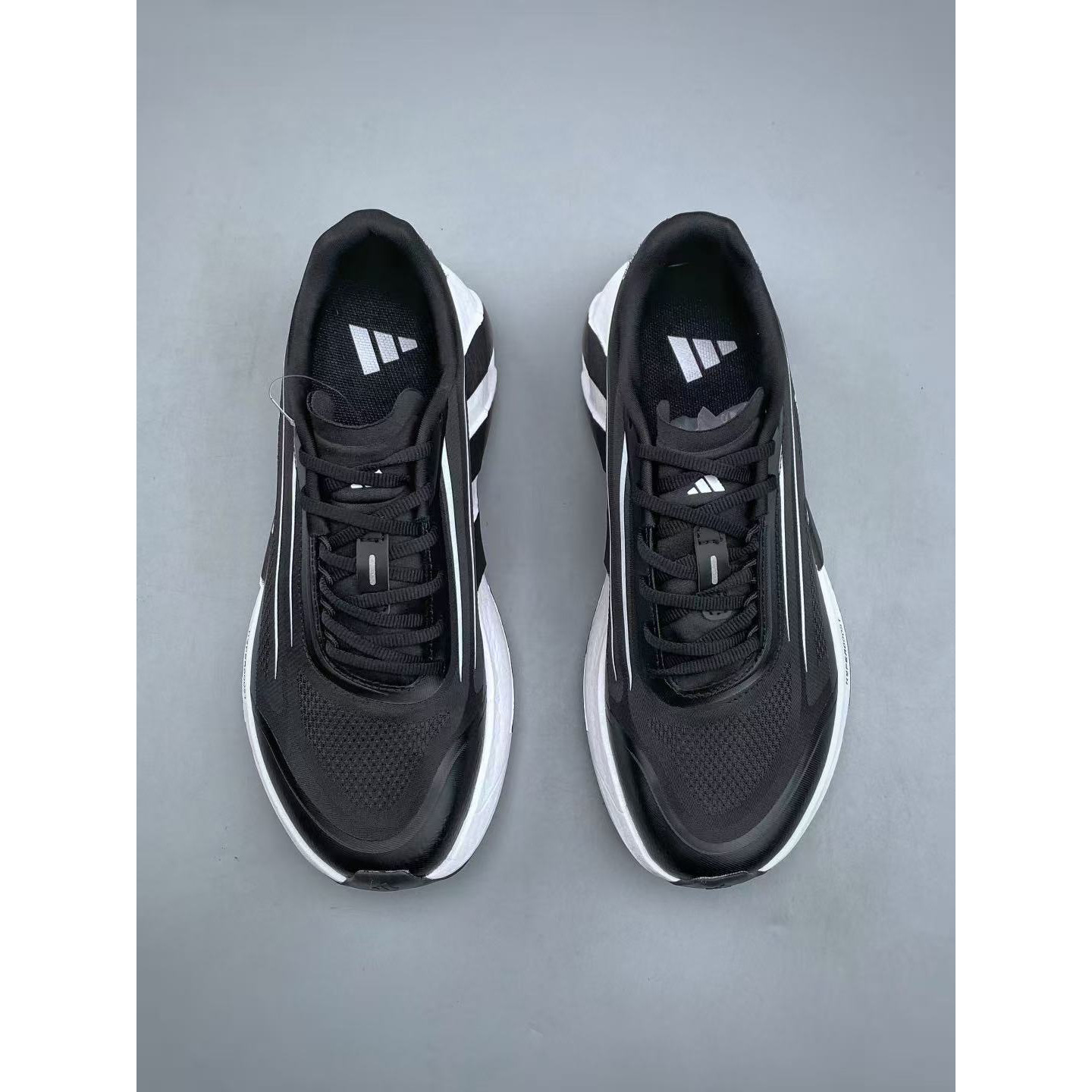 <p>Adidas HYPERBOOST LITE 经典运动鞋&nbsp;</p>