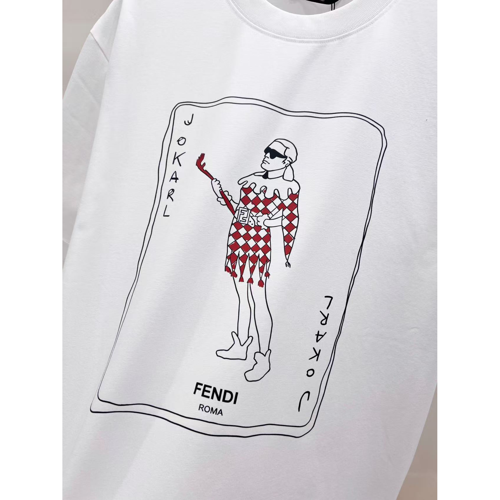 <p>FENDI 扑克牌印花短袖t恤(白)&nbsp;</p>