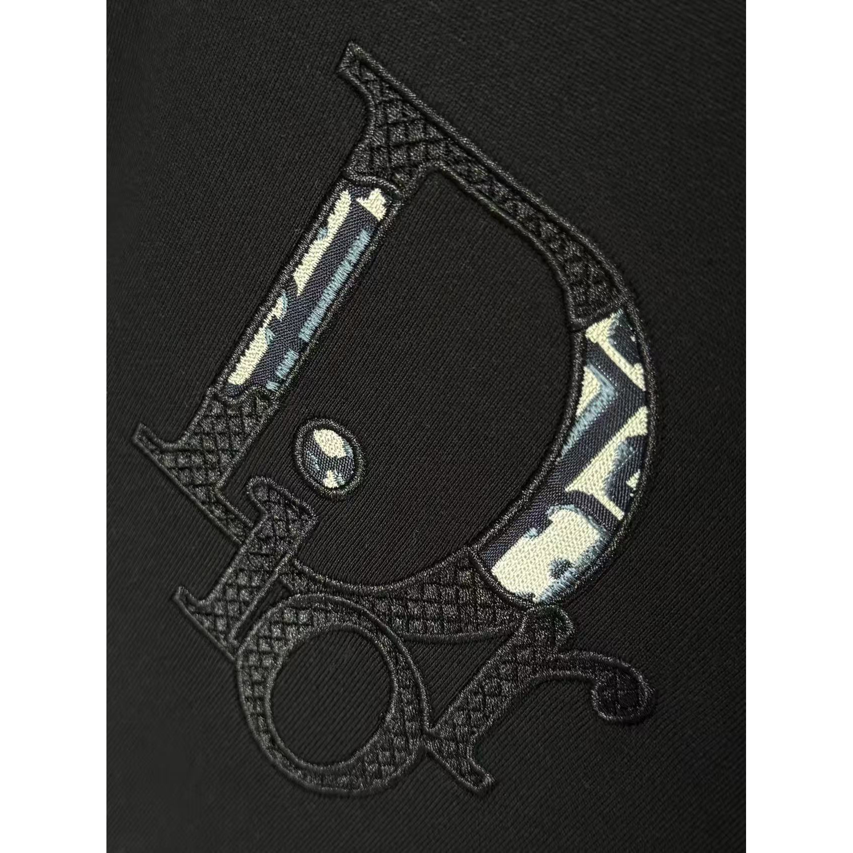 <p>DIOR&nbsp;刺绣圆领卫衣(黑)</p>