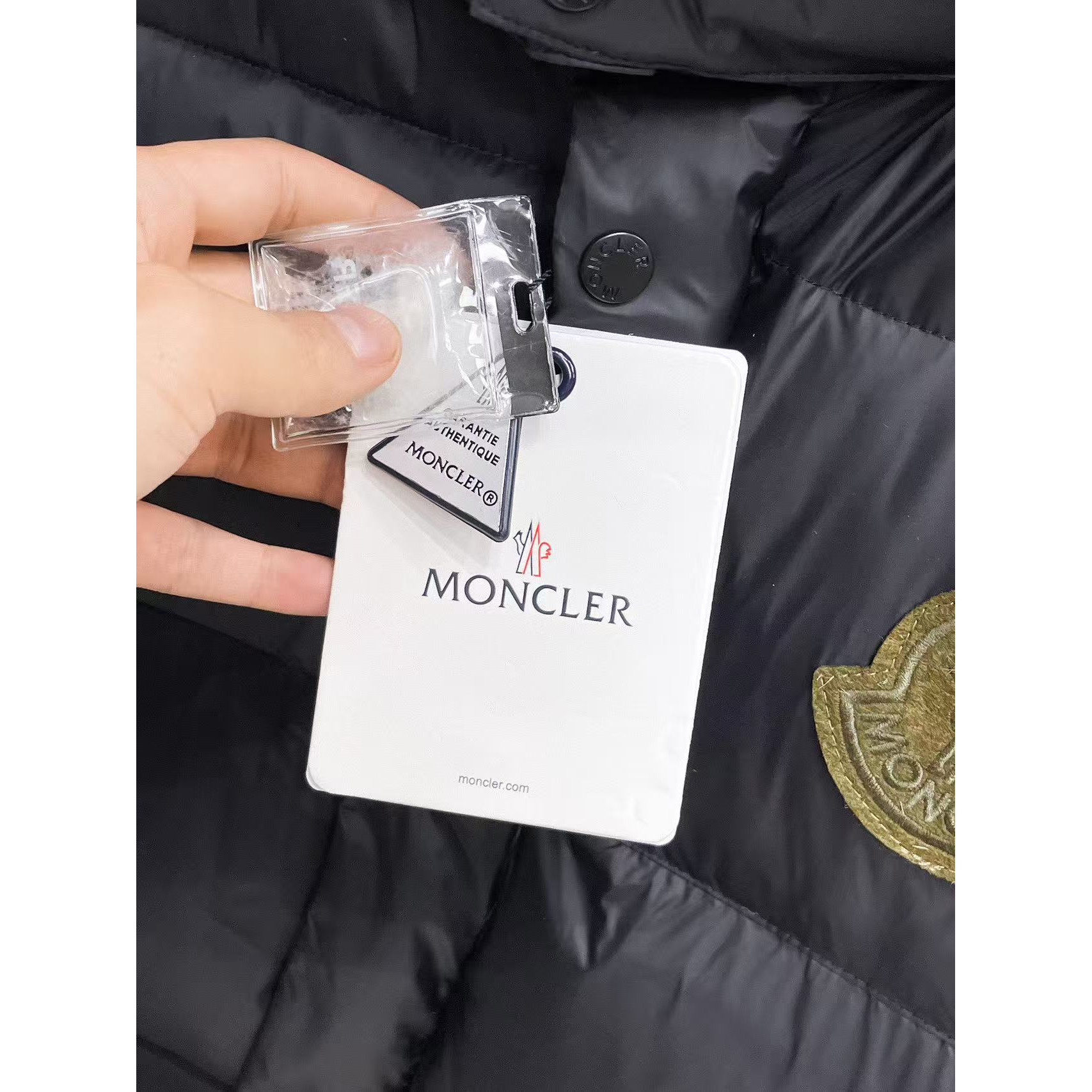 <p>MONCLER 秋冬新款羽绒服(黑)</p>