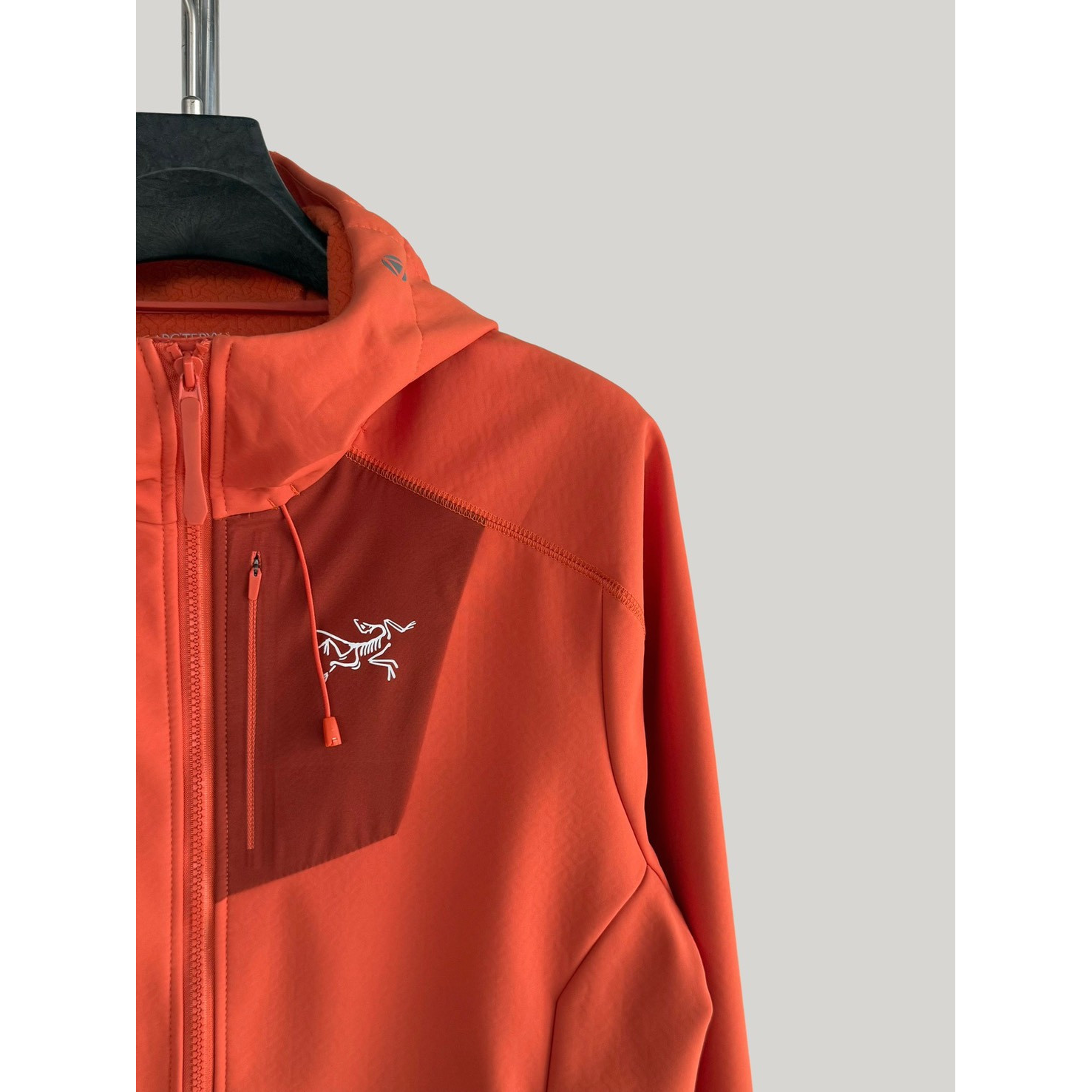 <p>Arc'teryx 软壳加薄绒冲锋衣(桔子色)</p>