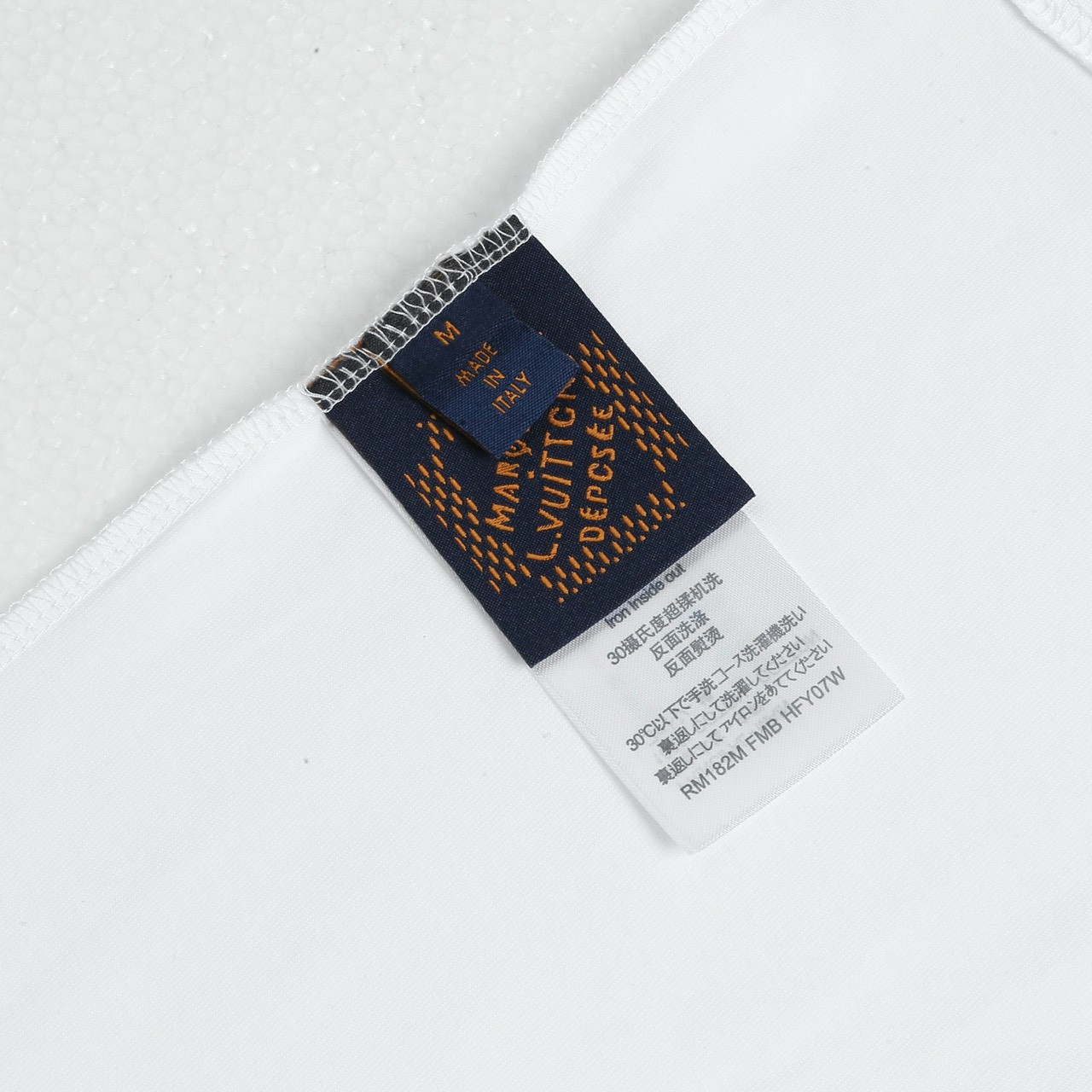 <p>LV &nbsp;logo绣花短袖T恤(白)</p>