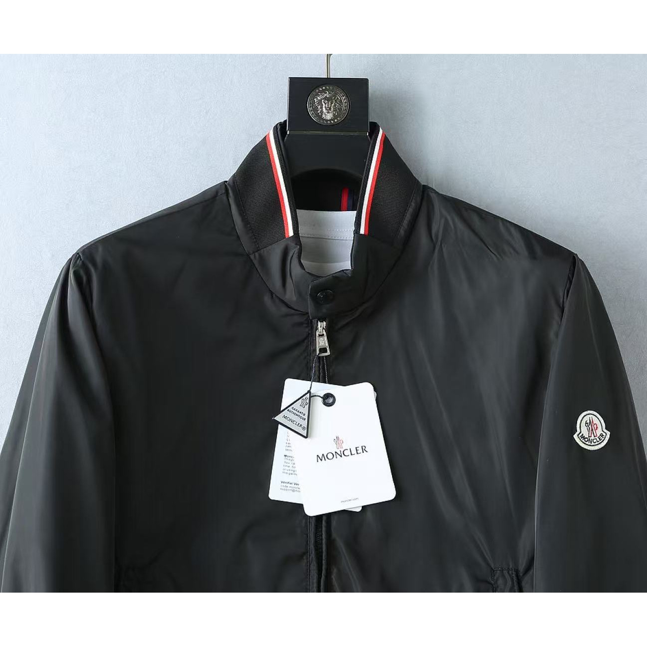 <p>MONCLER 男士夹克外套(黑)</p>