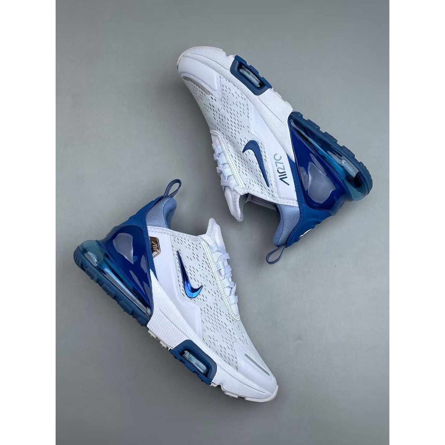 <p>Nike AIR MAX 270 PREMIUM 气垫休闲跑鞋(白藍)</p>