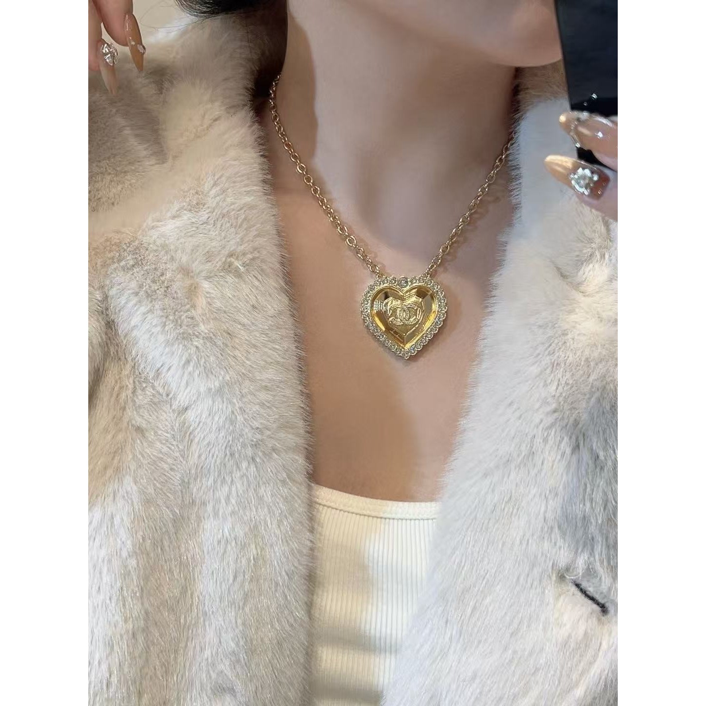 <p>CHANEL&nbsp;爱心项链</p>