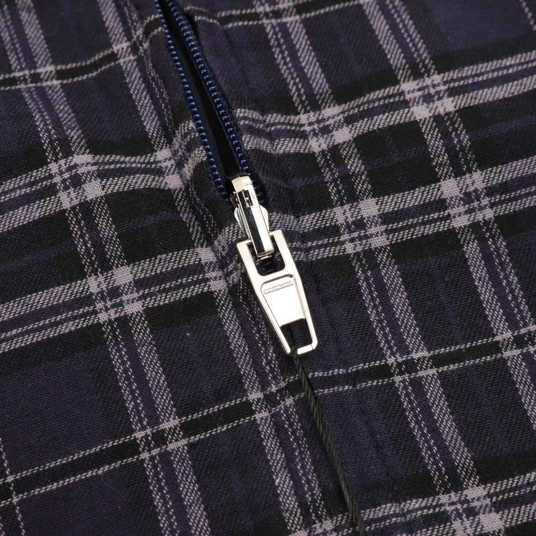 <p>Balenciaga 格纹贴布字母拉链外套</p>